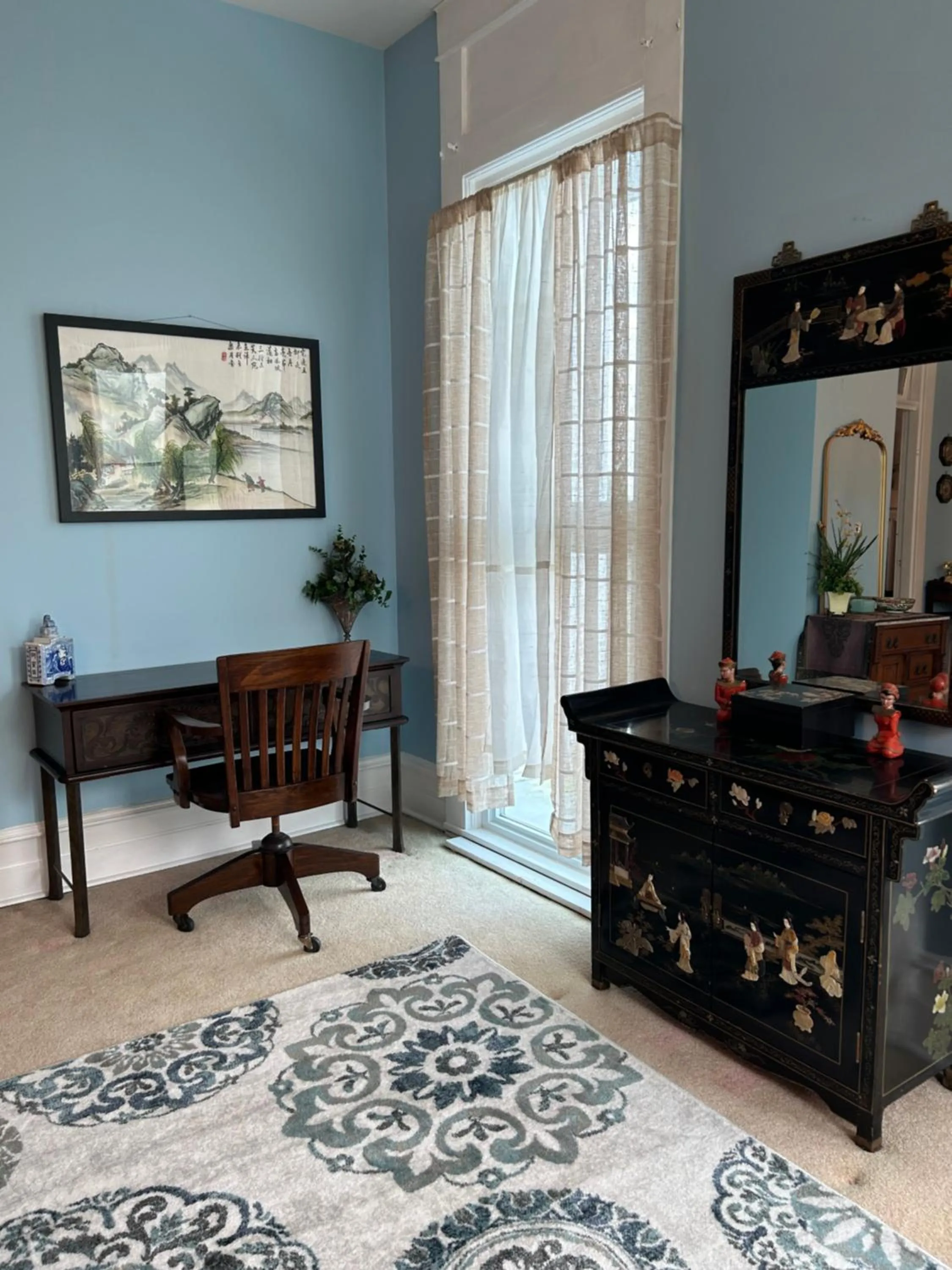 Living room in Enloe House