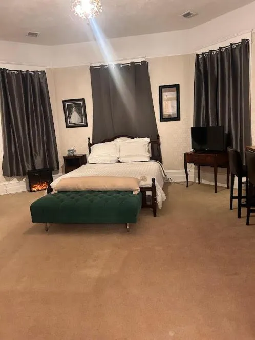 Bed in Enloe House