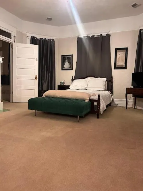 Bed in Enloe House