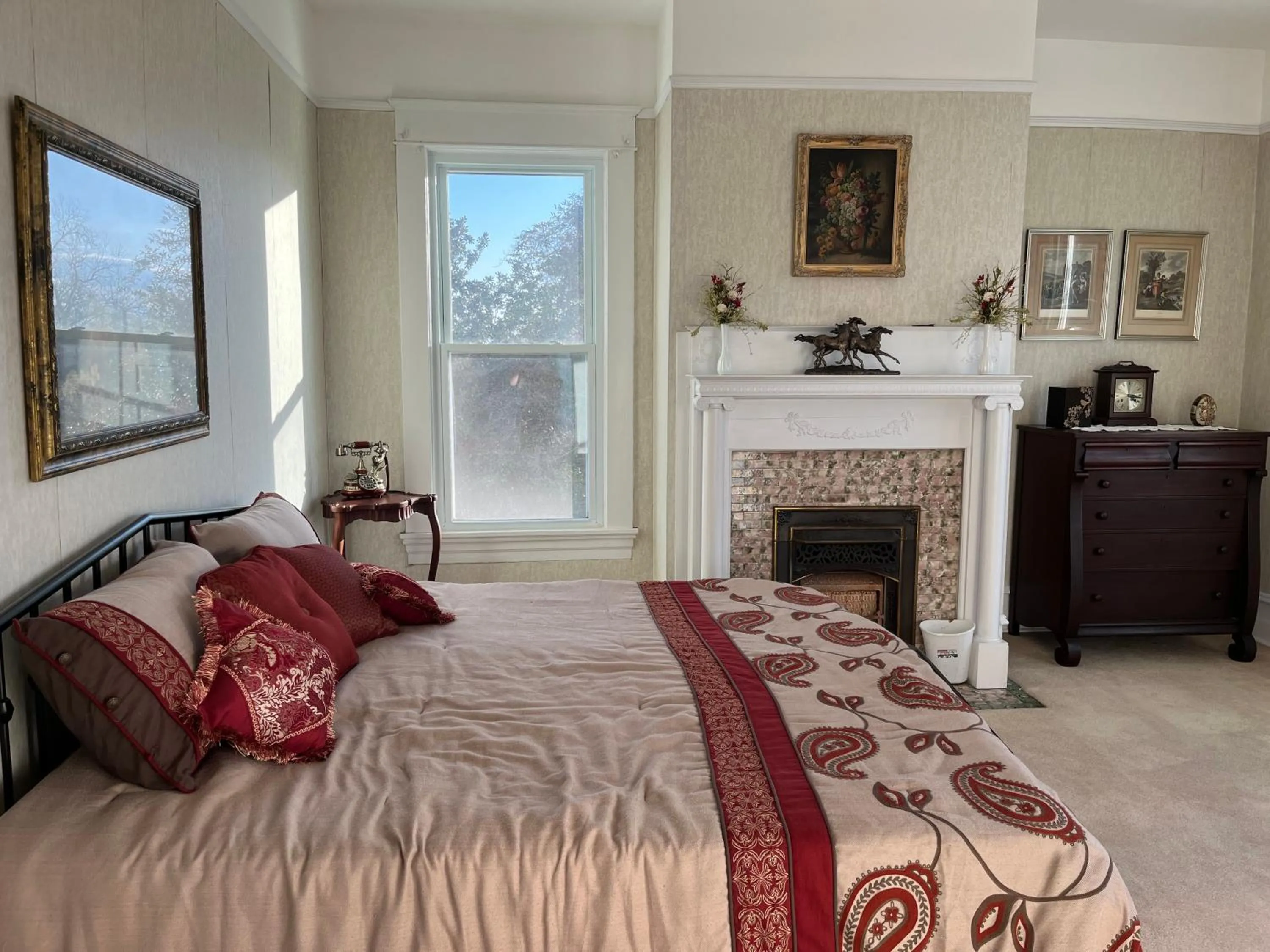 Bedroom, Bed in Enloe House