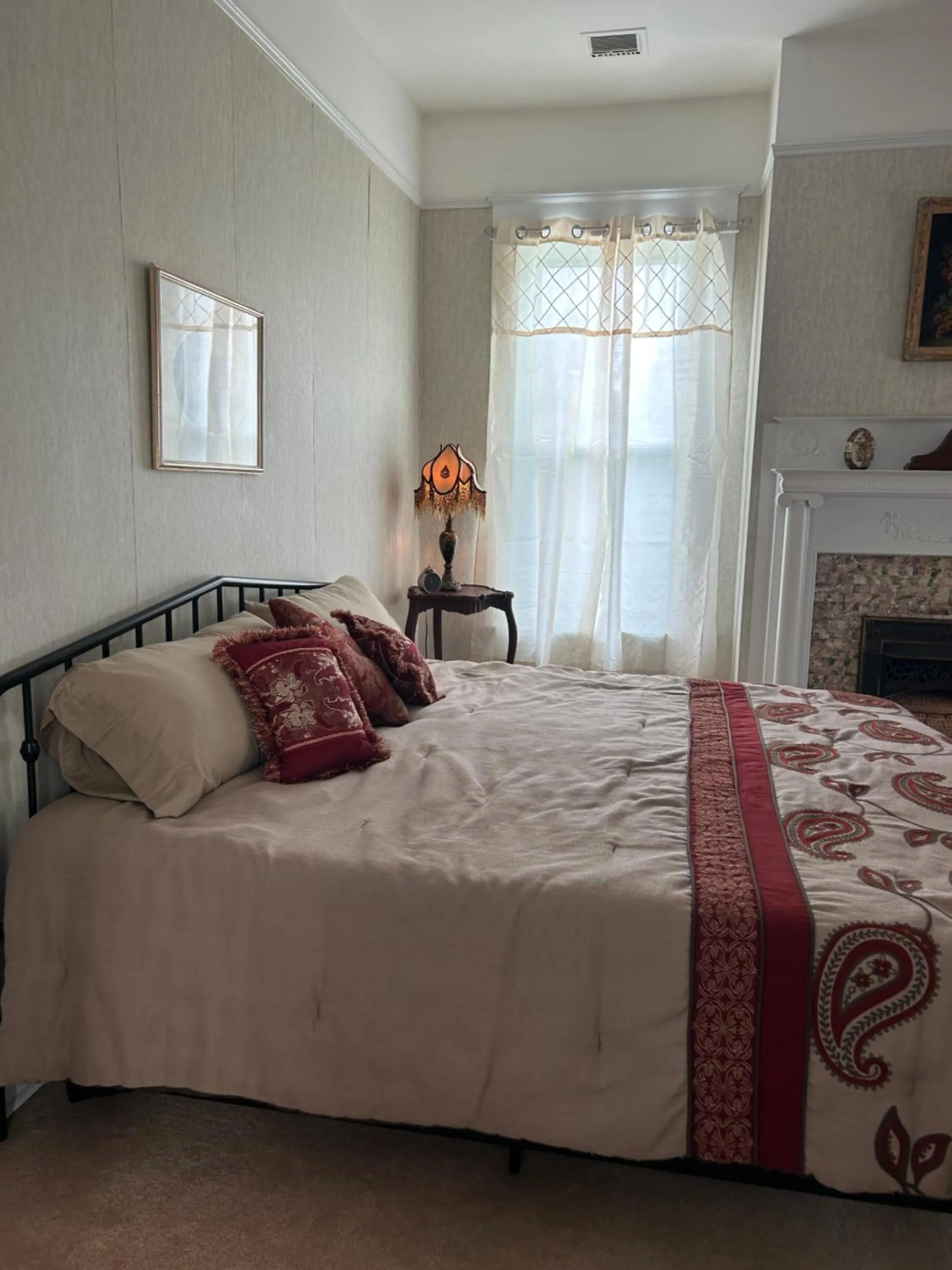 Bed in Enloe House