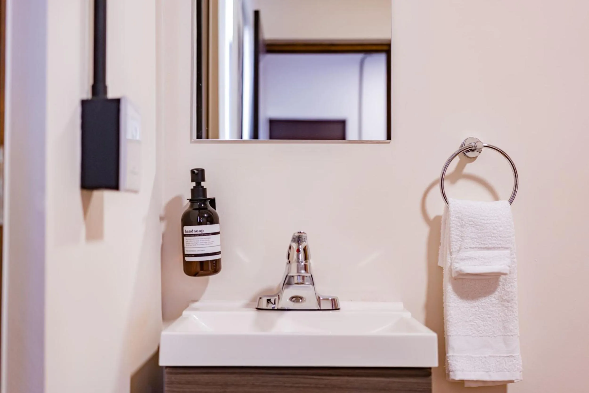 Bathroom in Mariano Escobedo Apartments by VH