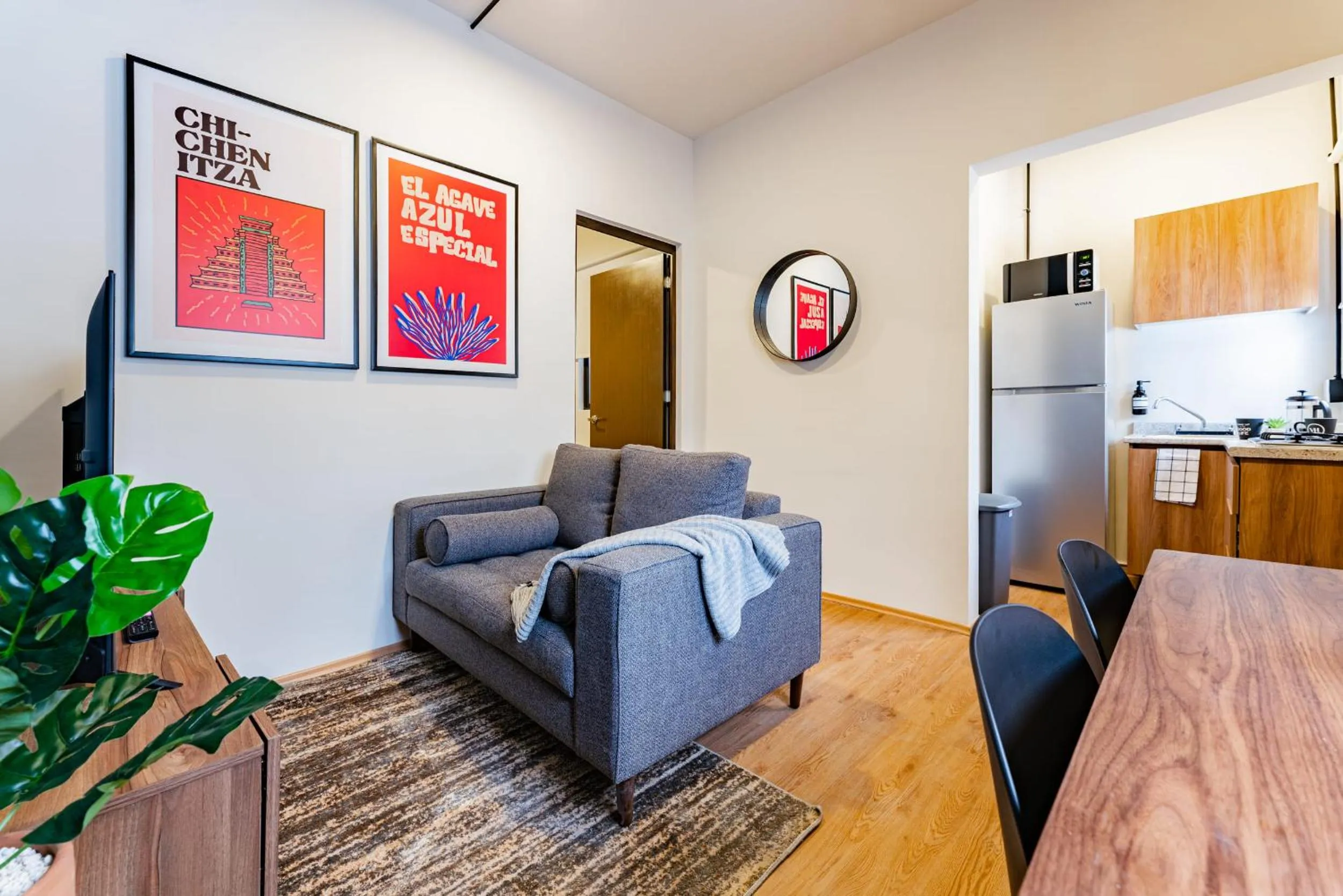 Kitchen or kitchenette in Mariano Escobedo Apartments by VH