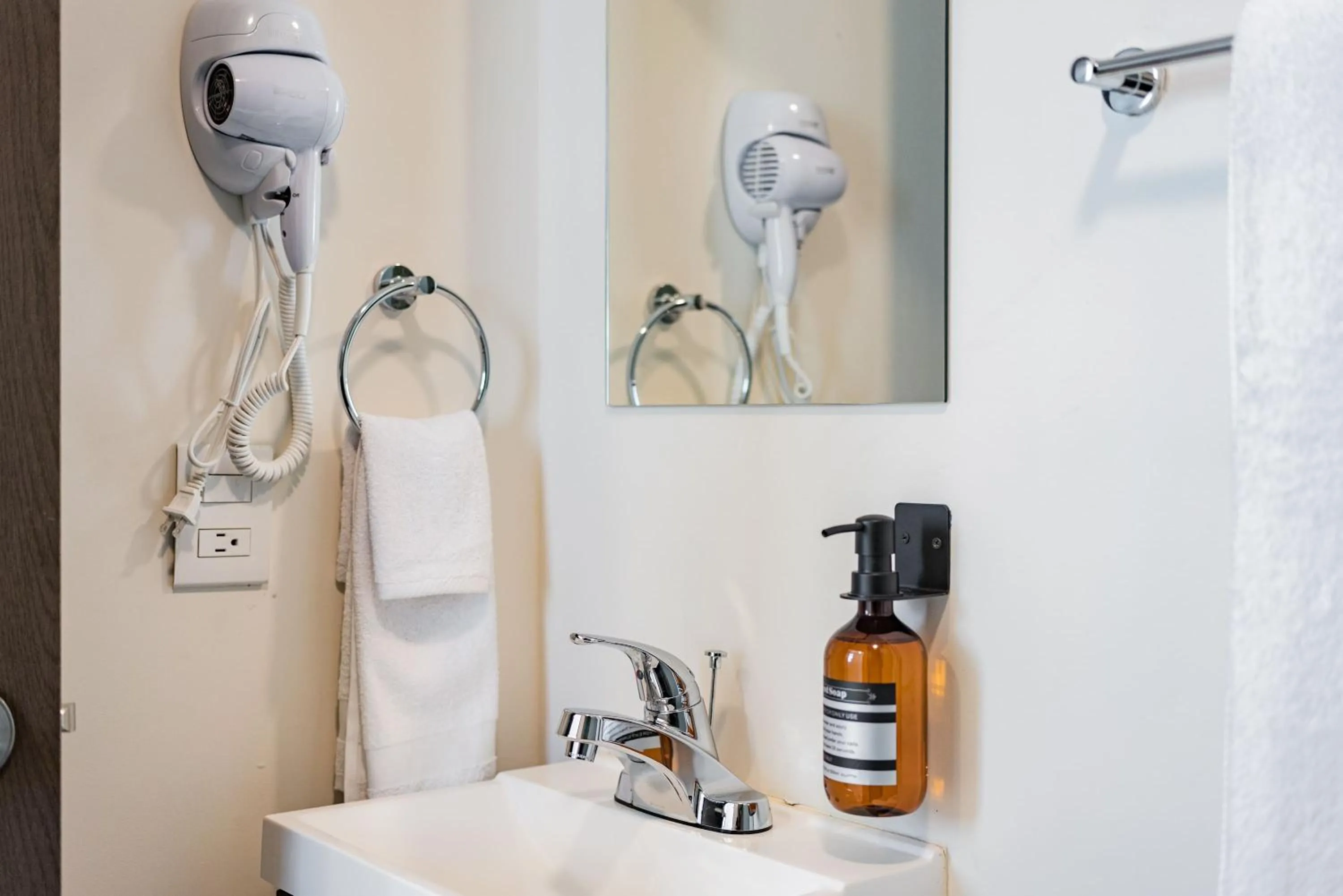 Bathroom in Mariano Escobedo Apartments by VH