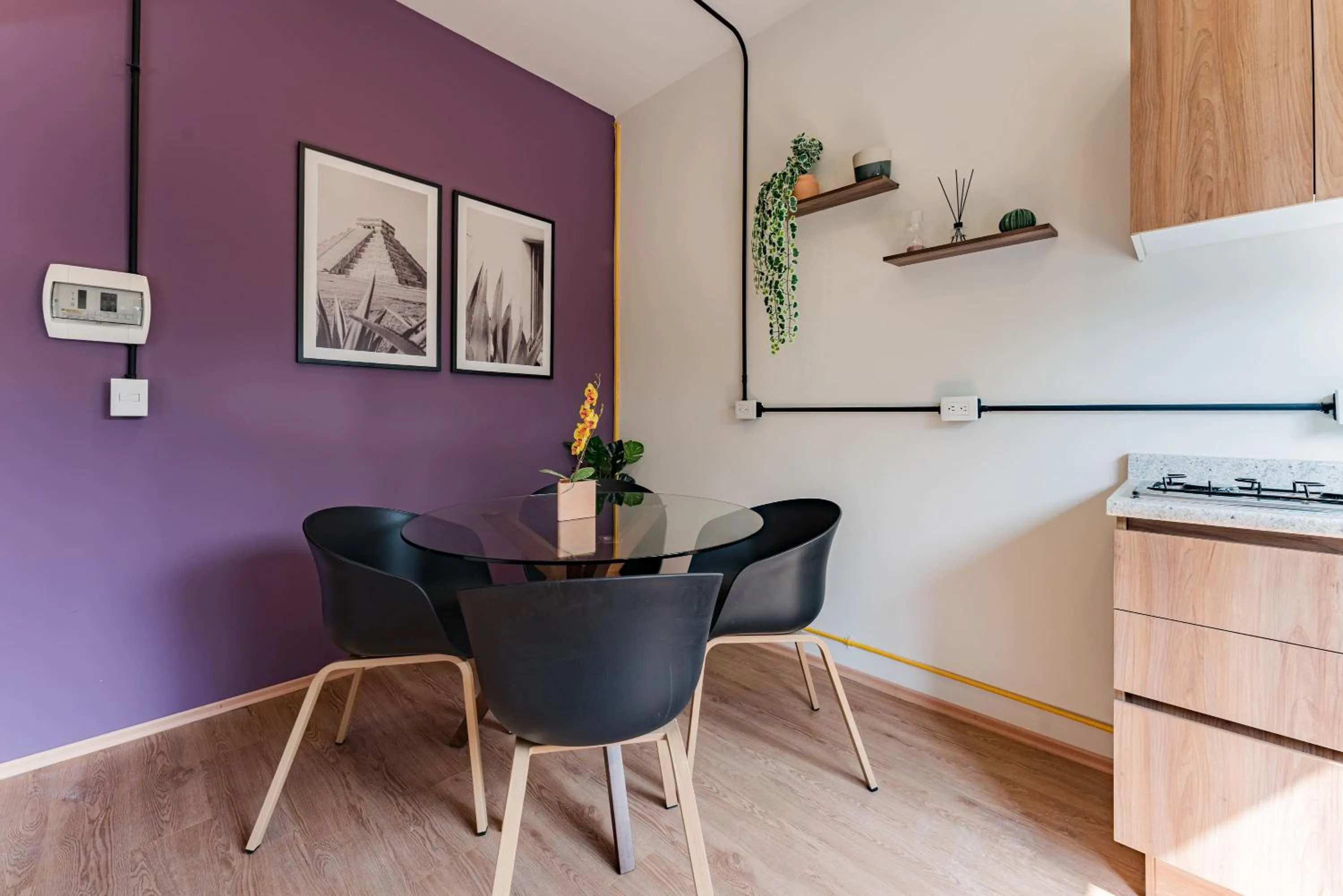 Dining area in Mariano Escobedo Apartments by VH