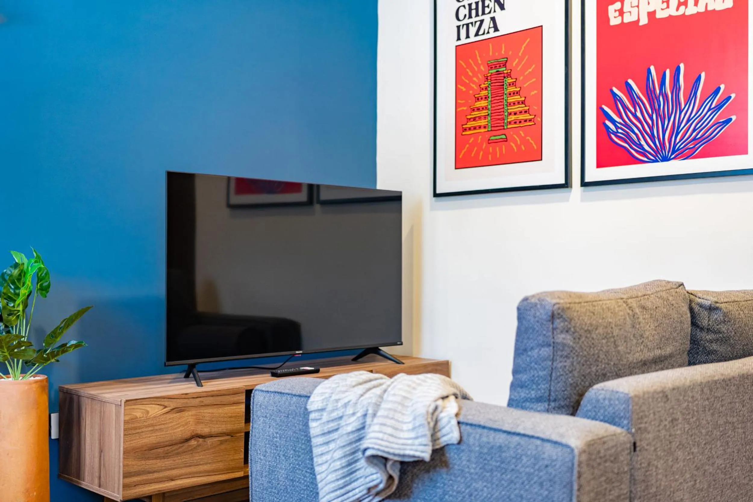 TV and multimedia in Mariano Escobedo Apartments by VH