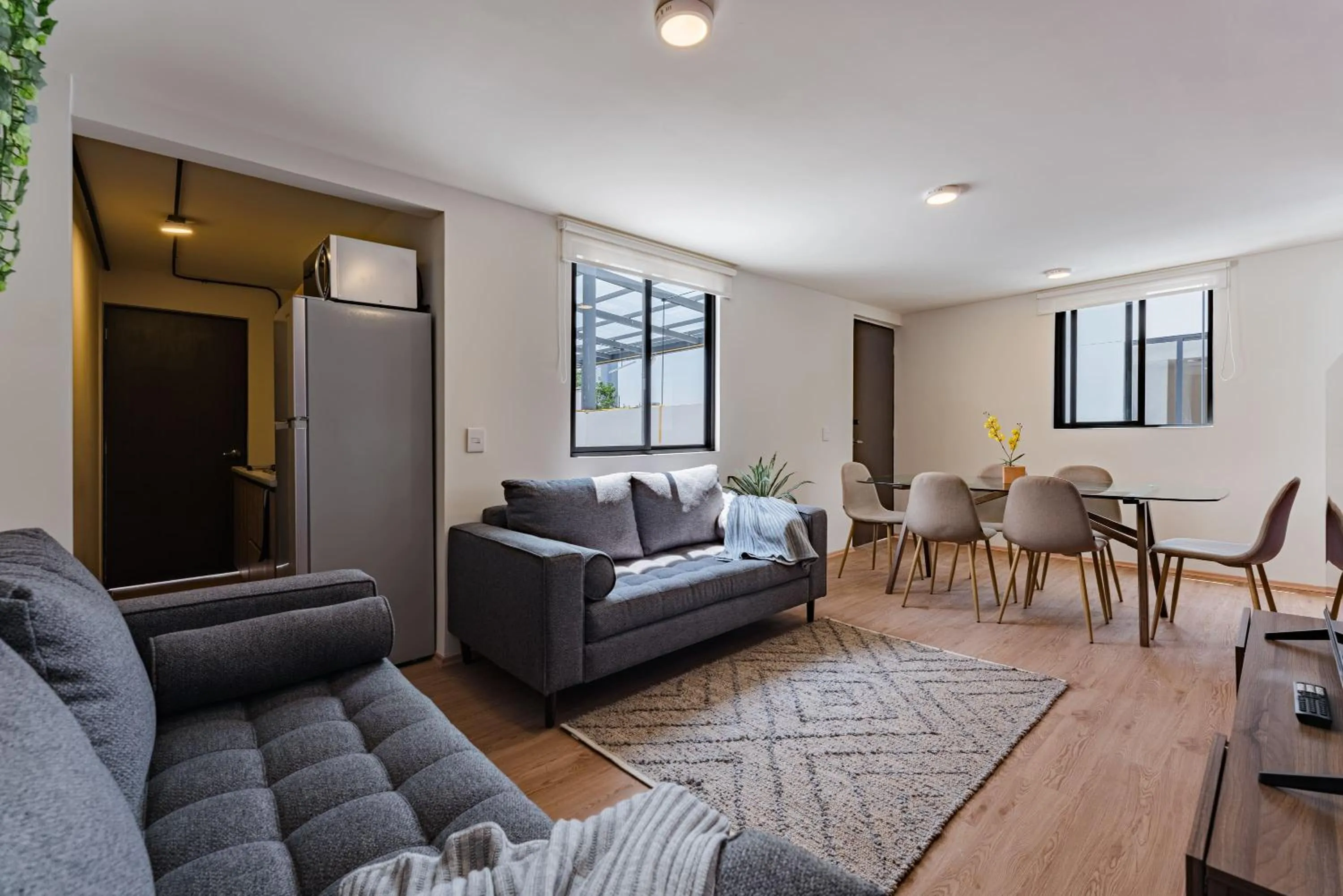 Living room in Mariano Escobedo Apartments by VH