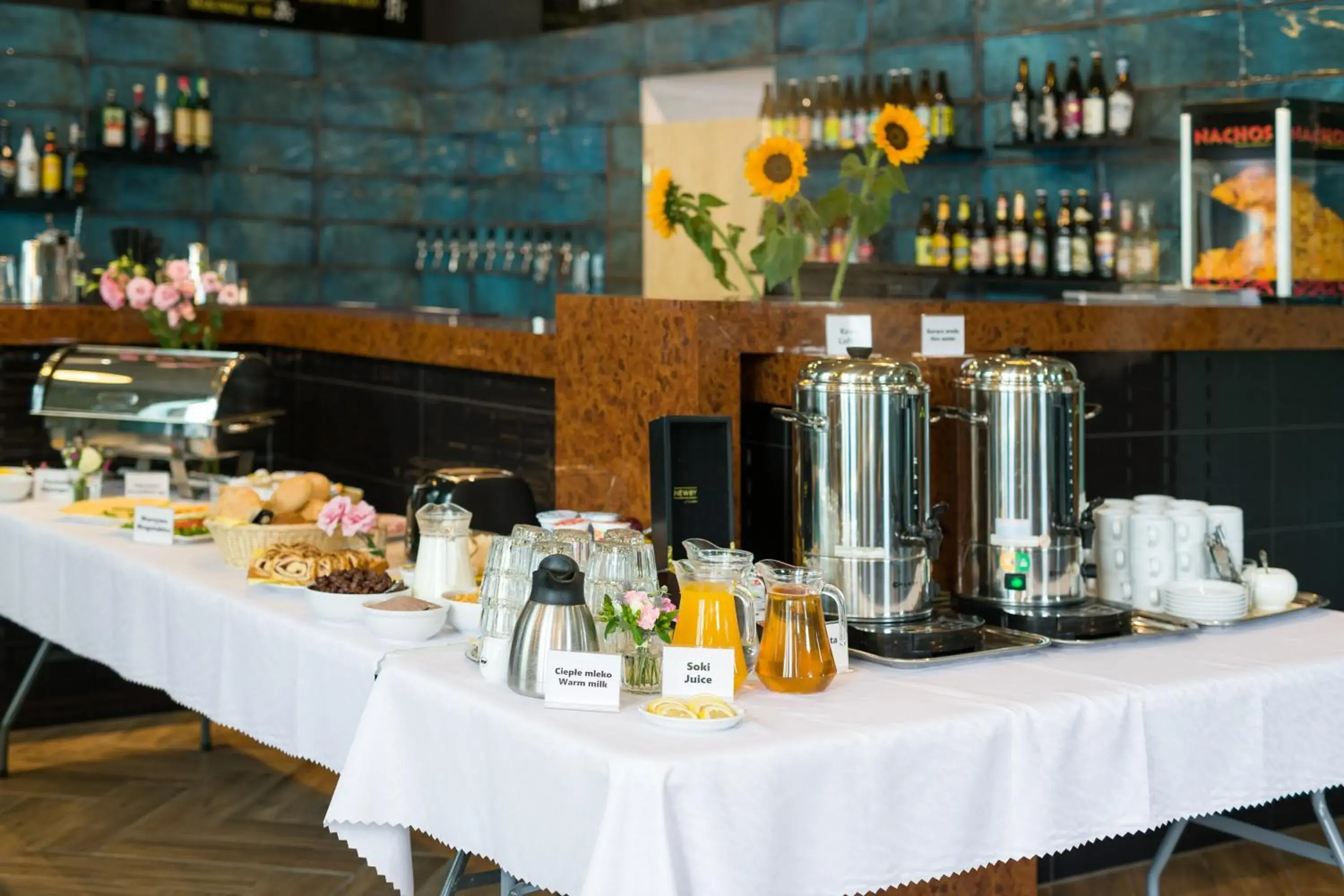 Restaurant/places to eat in Happy Tower Restaurant/places to eat in Happy Tower