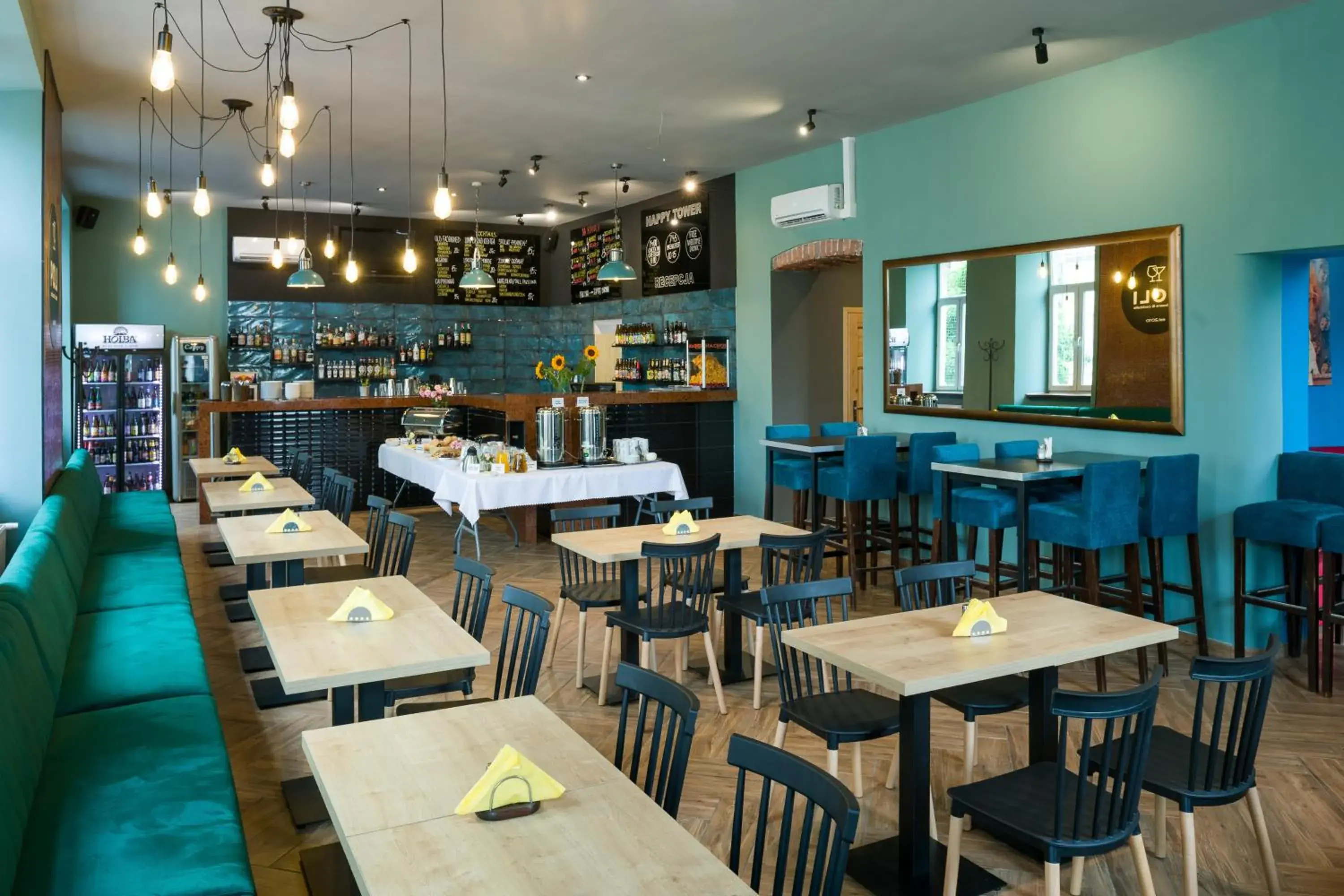 Restaurant/places to eat in Happy Tower Restaurant/places to eat in Happy Tower