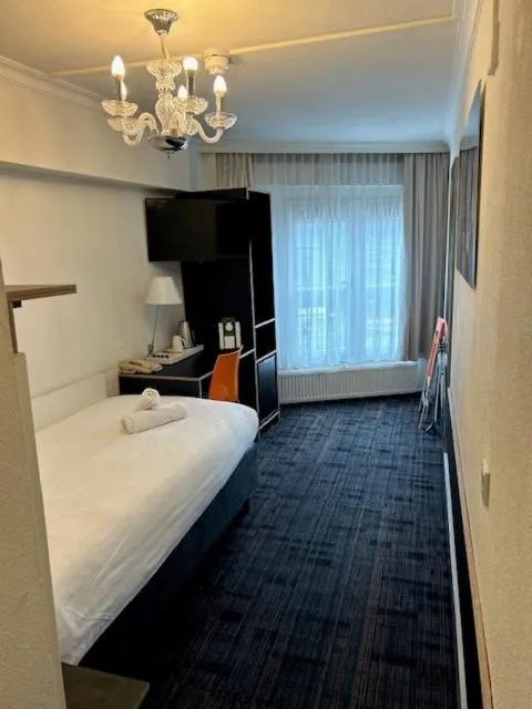 Bed in Multatuli Hotel