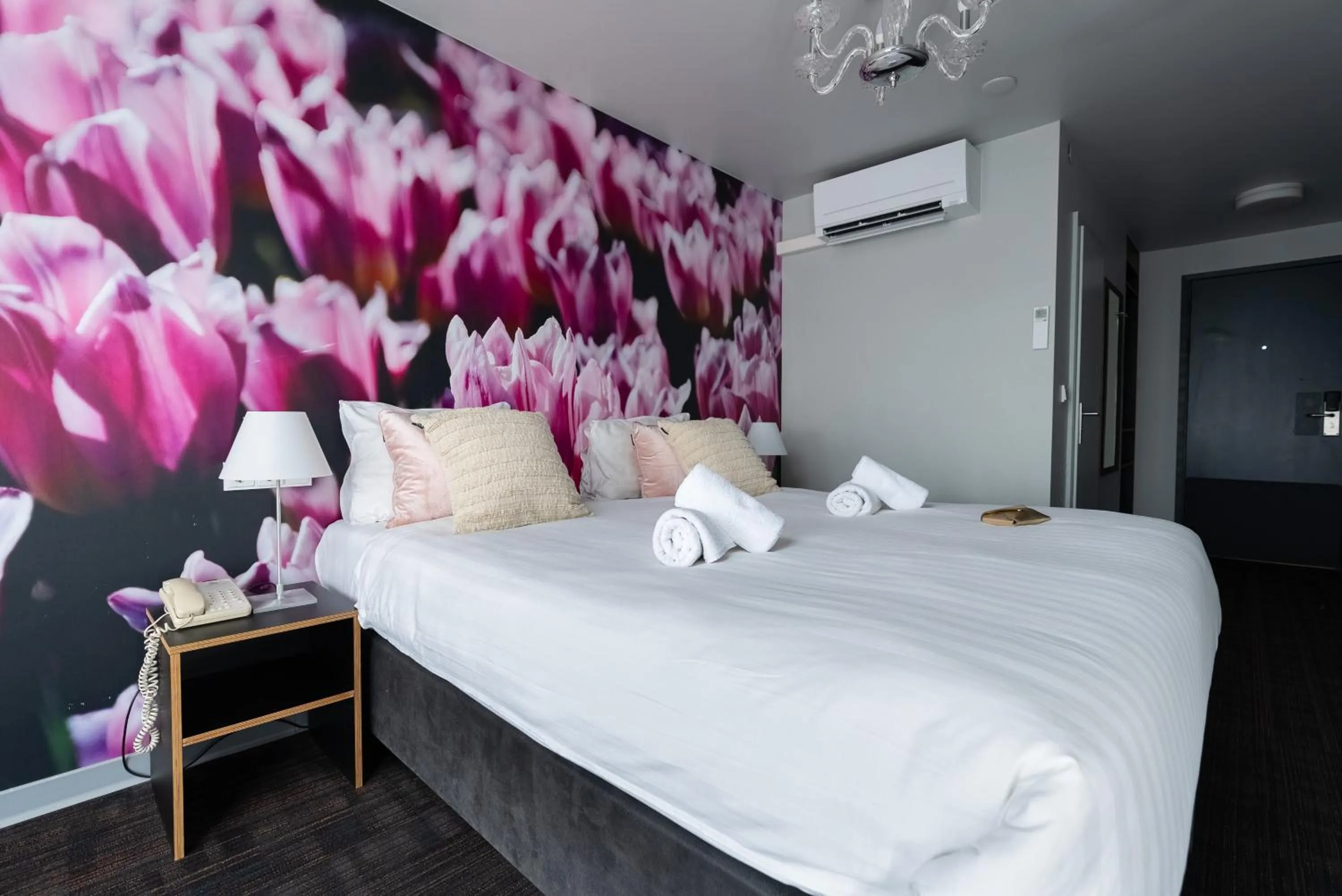 Bed in Multatuli Hotel