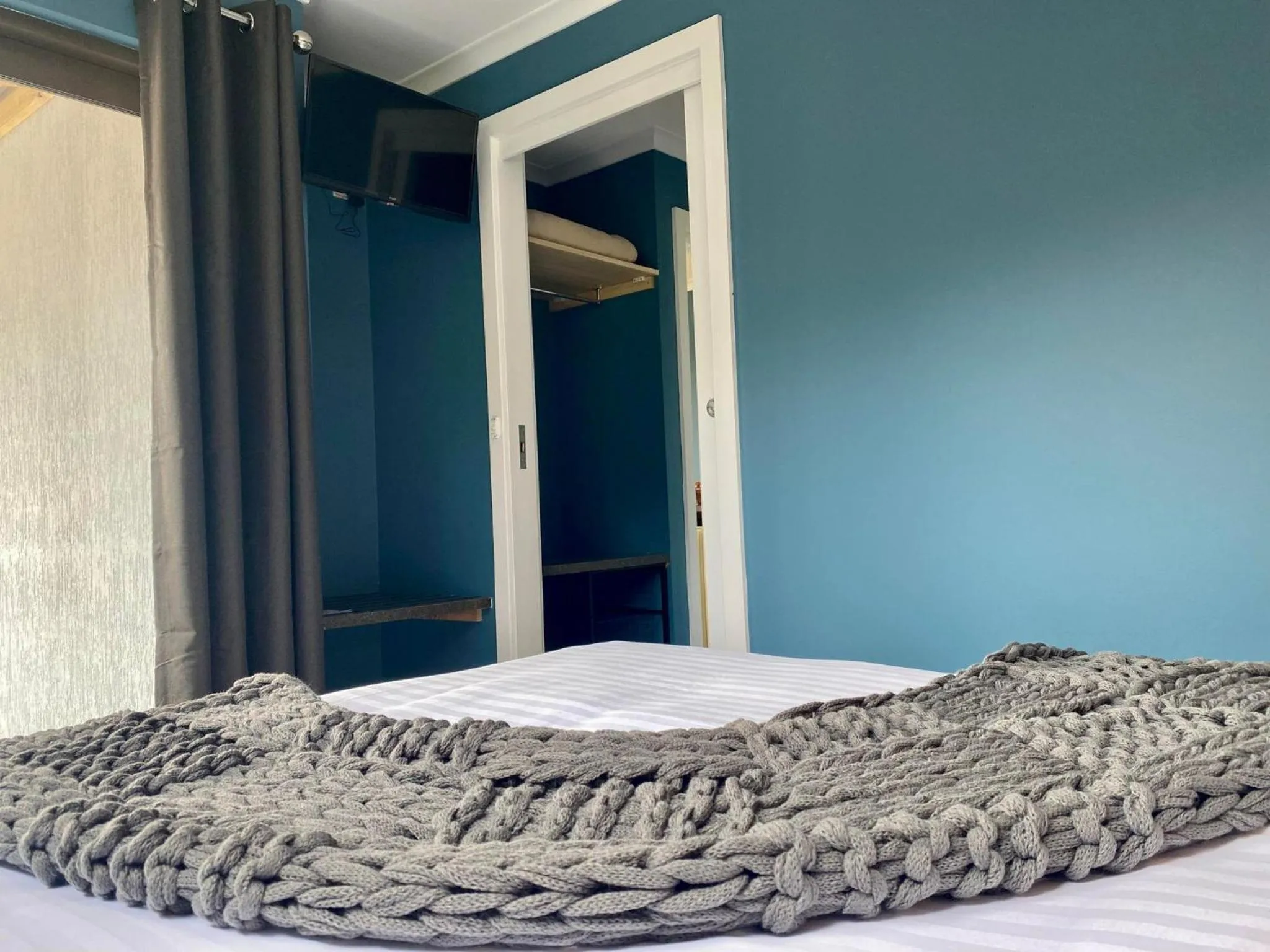 Bedroom, Bed in Gordon Gateway