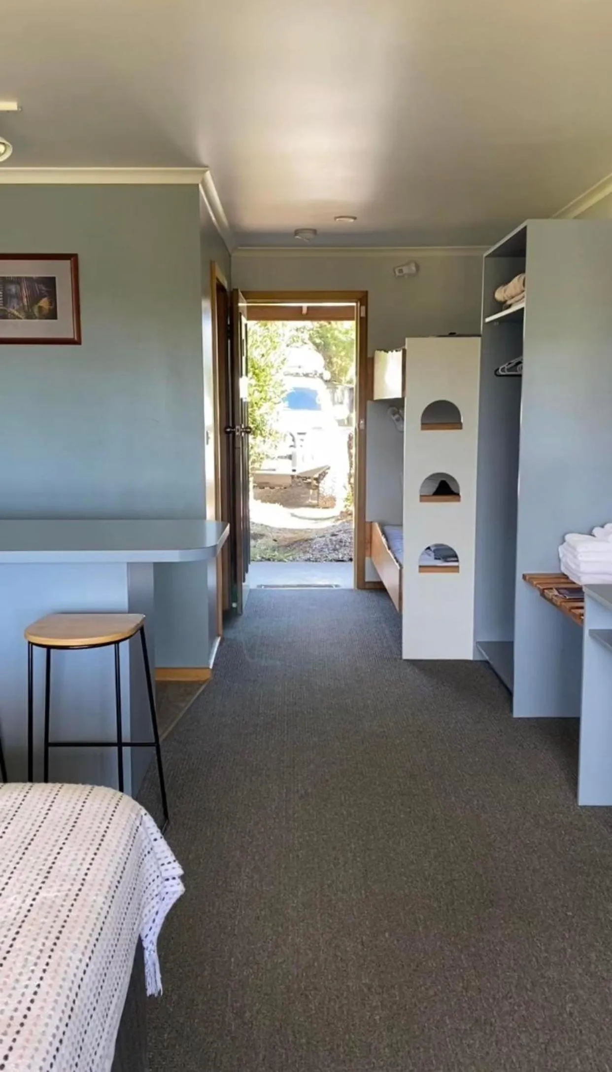 Photo of the whole room, Bed in Gordon Gateway