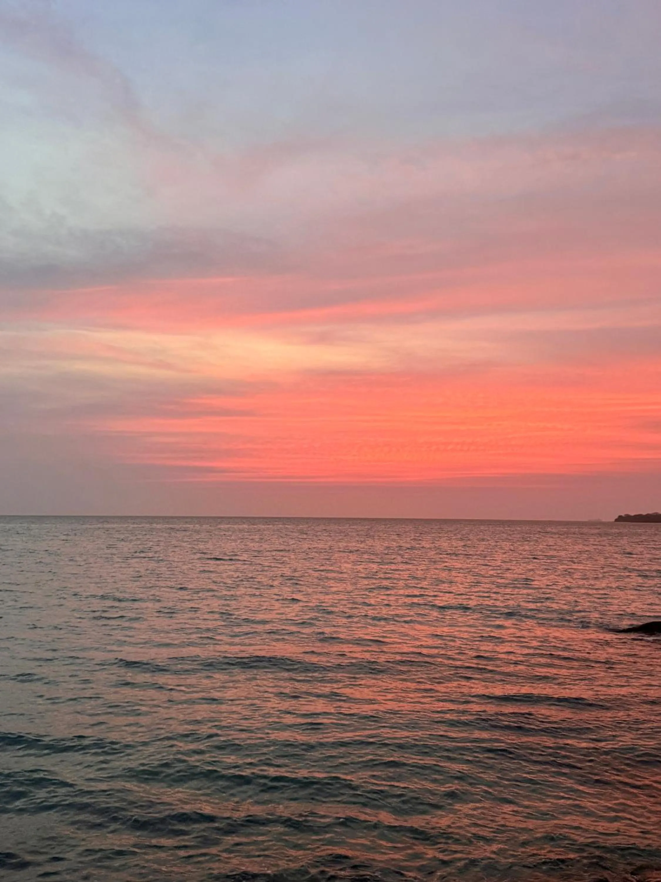 Sunset in Thani Ecobeach Barú
