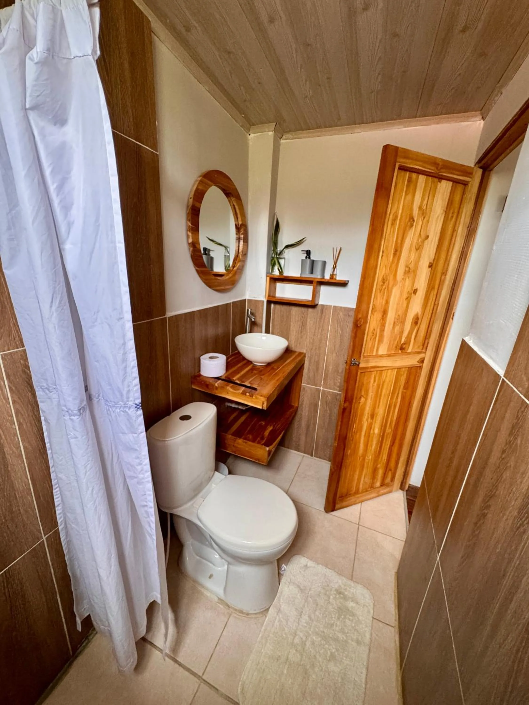 Shower in Thani Ecobeach Barú