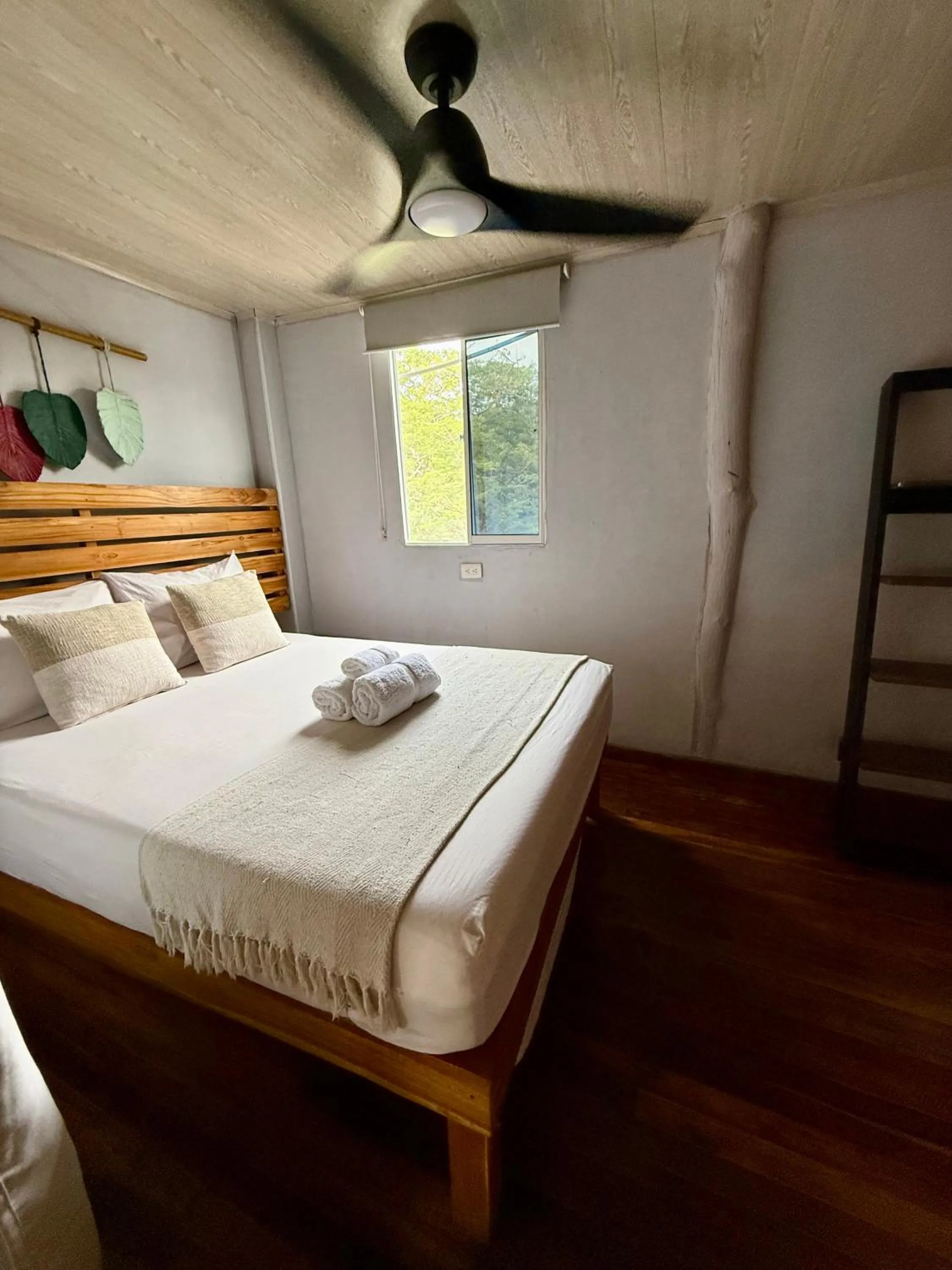 Shower, Bed in Thani Ecobeach Barú