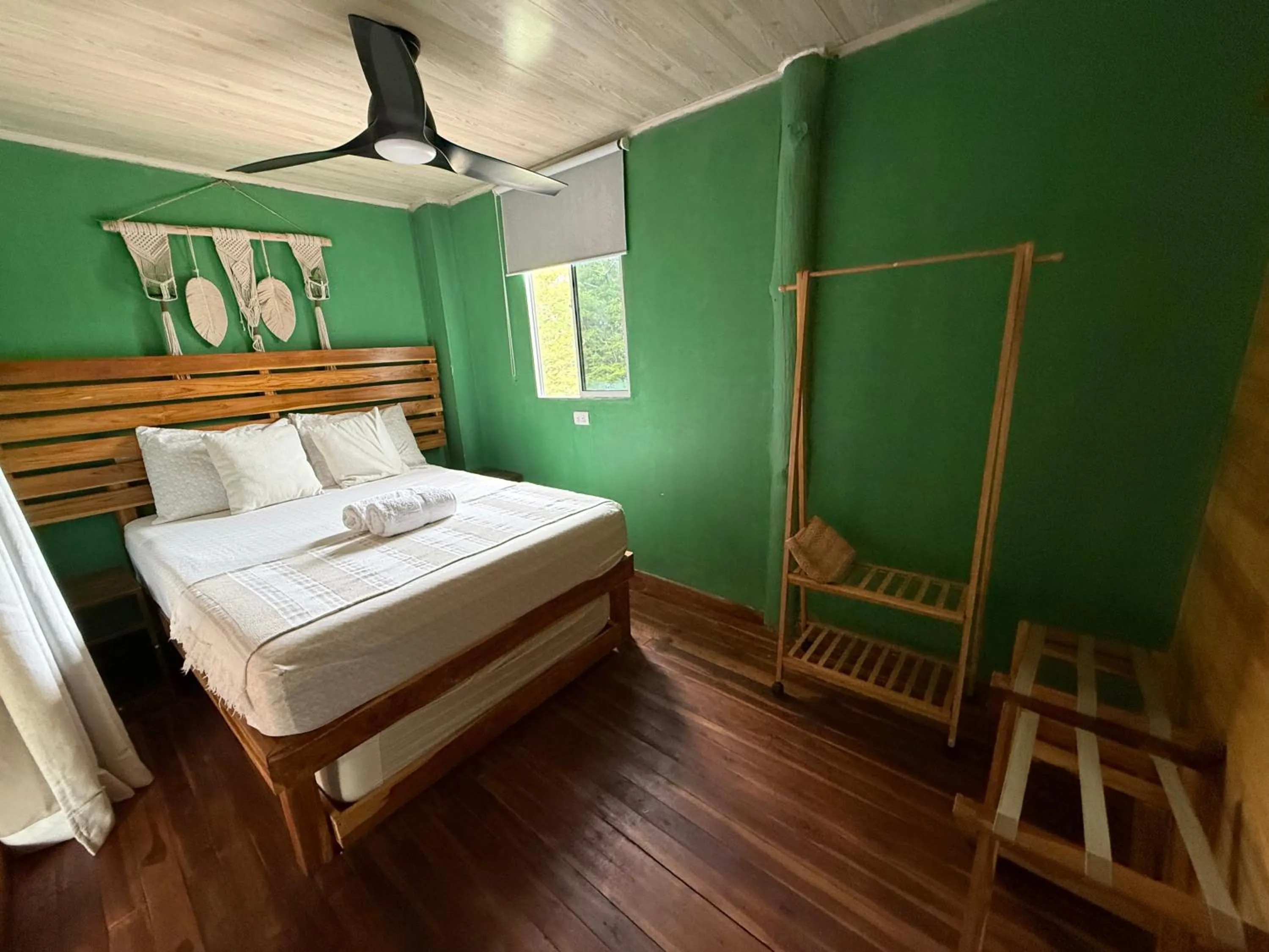 Shower, Bed in Thani Ecobeach Barú