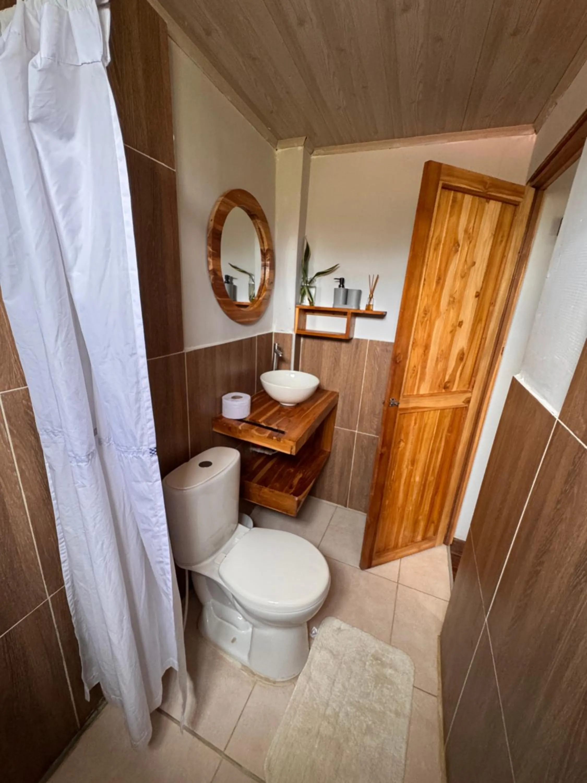 Shower in Thani Ecobeach Barú