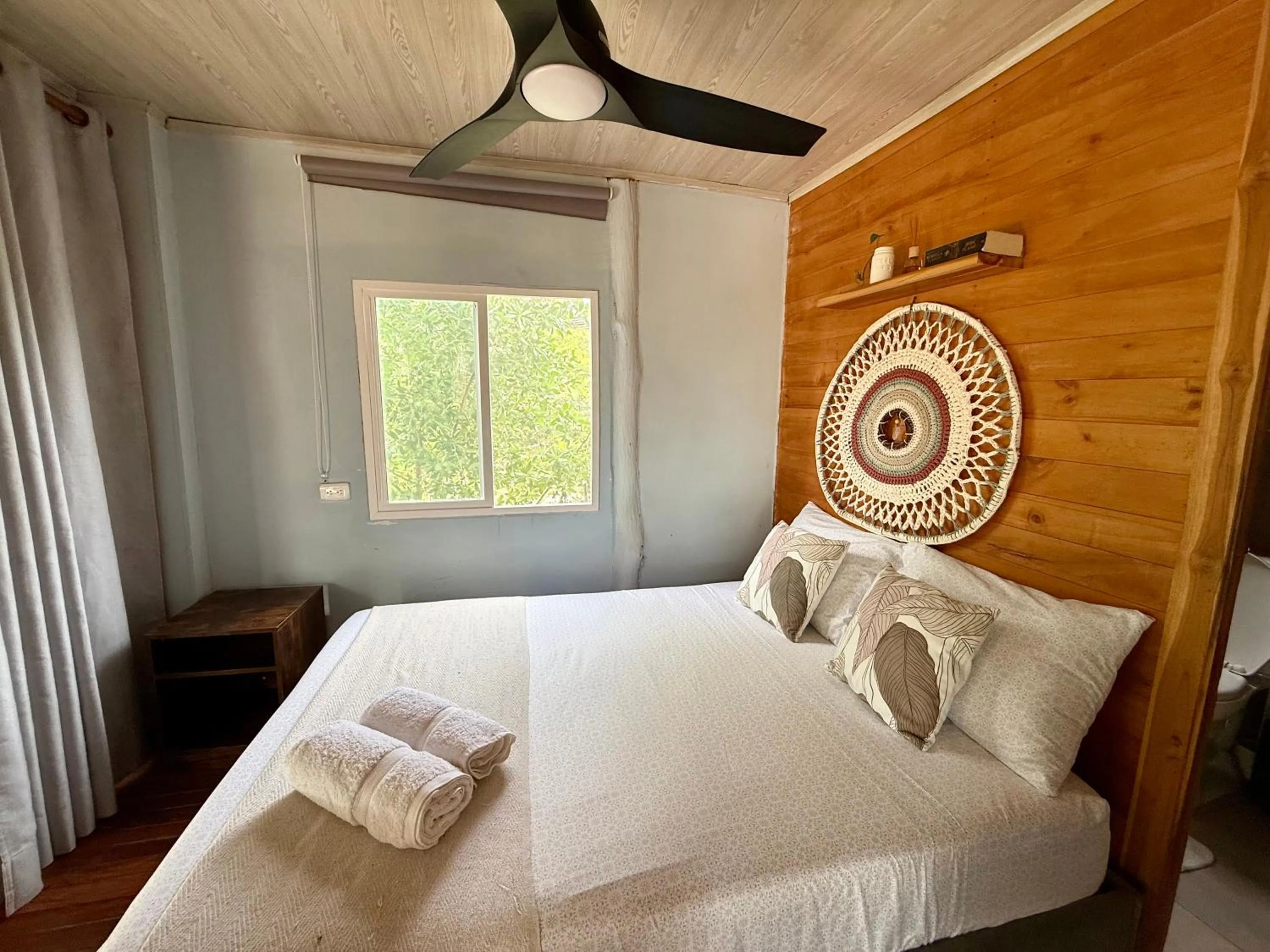 Shower, Bed in Thani Ecobeach Barú