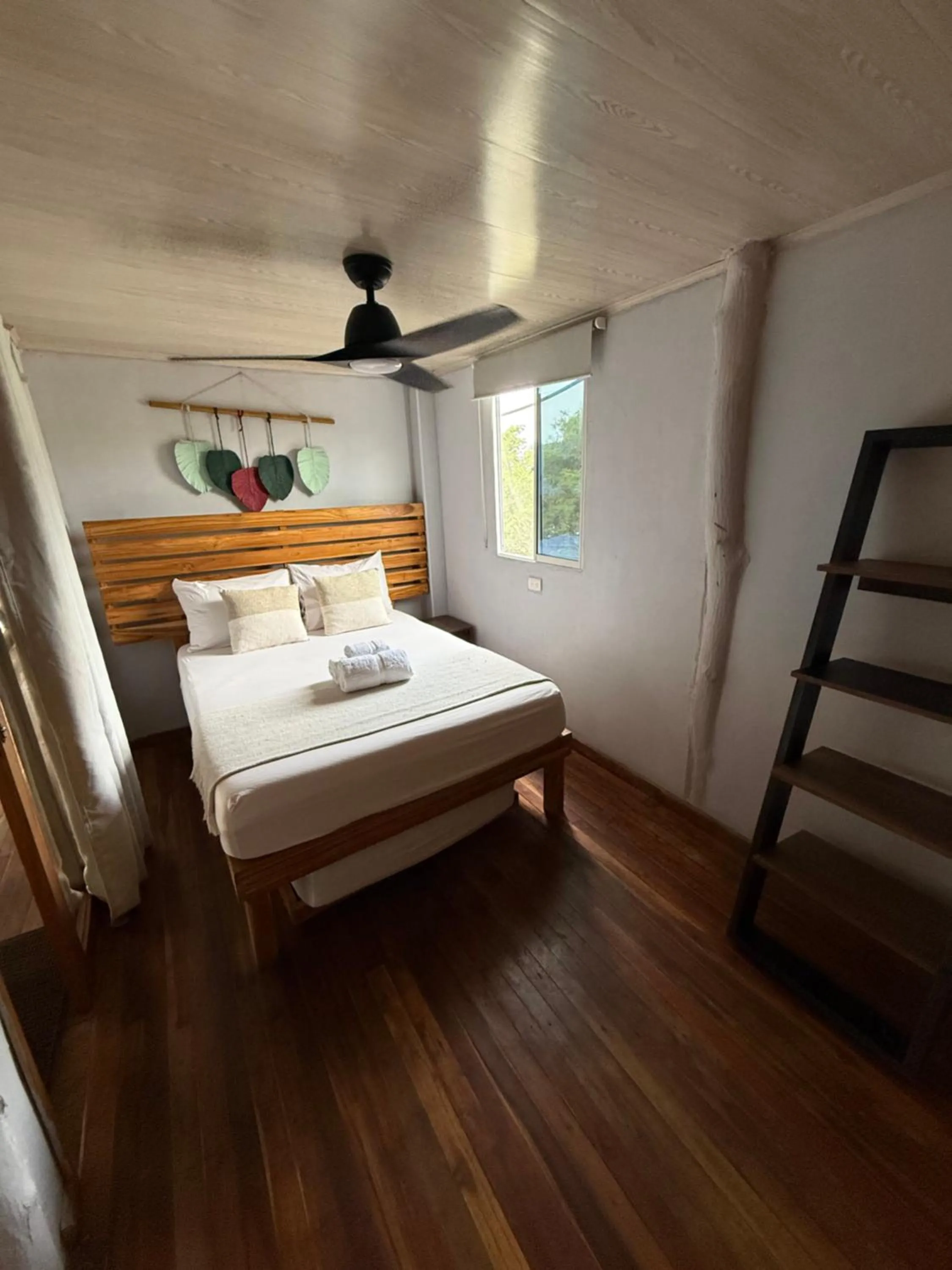 Shower, Bed in Thani Ecobeach Barú