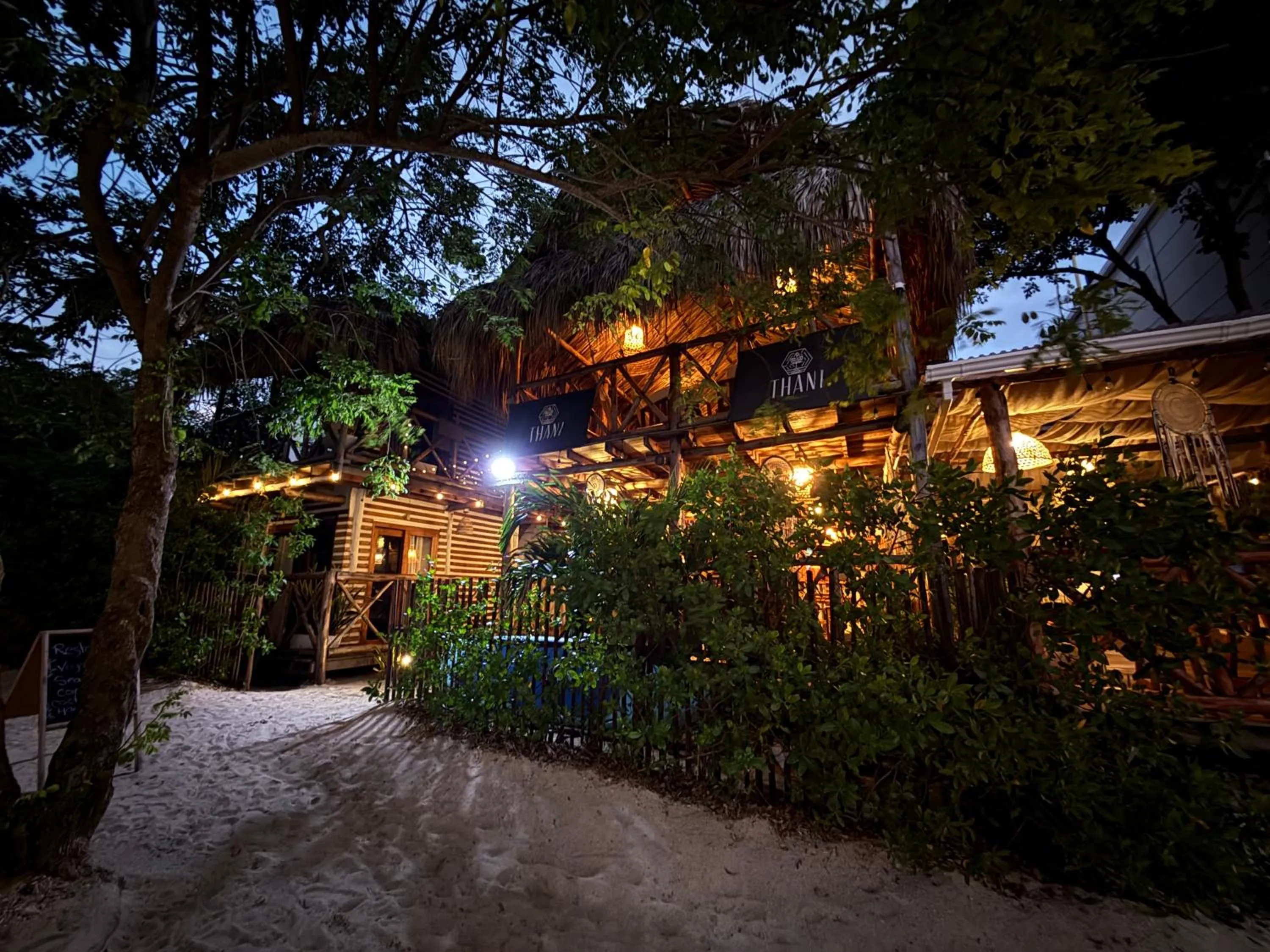 Property building in Thani Ecobeach Barú