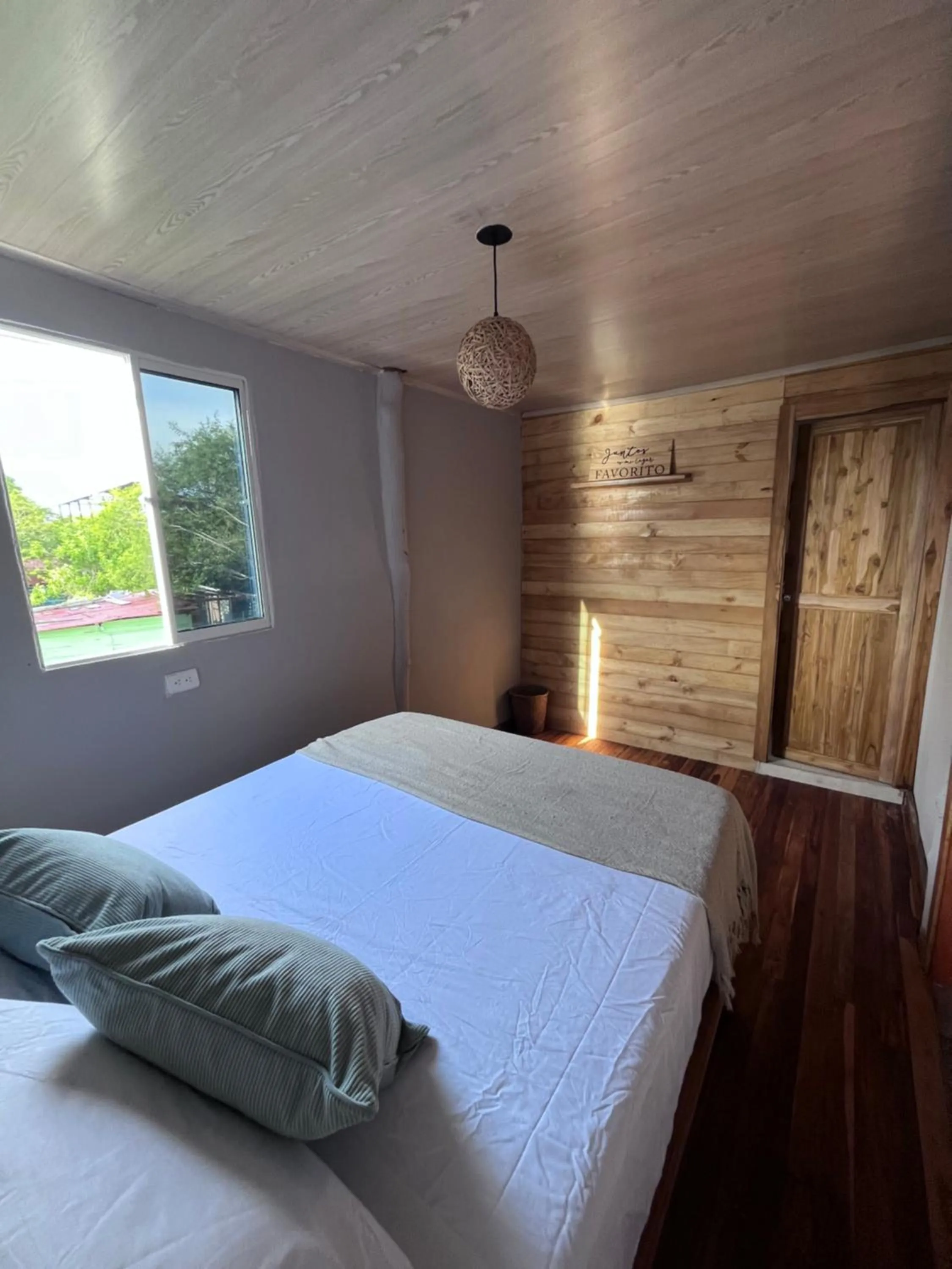 Photo of the whole room, Bed in Thani Ecobeach Barú