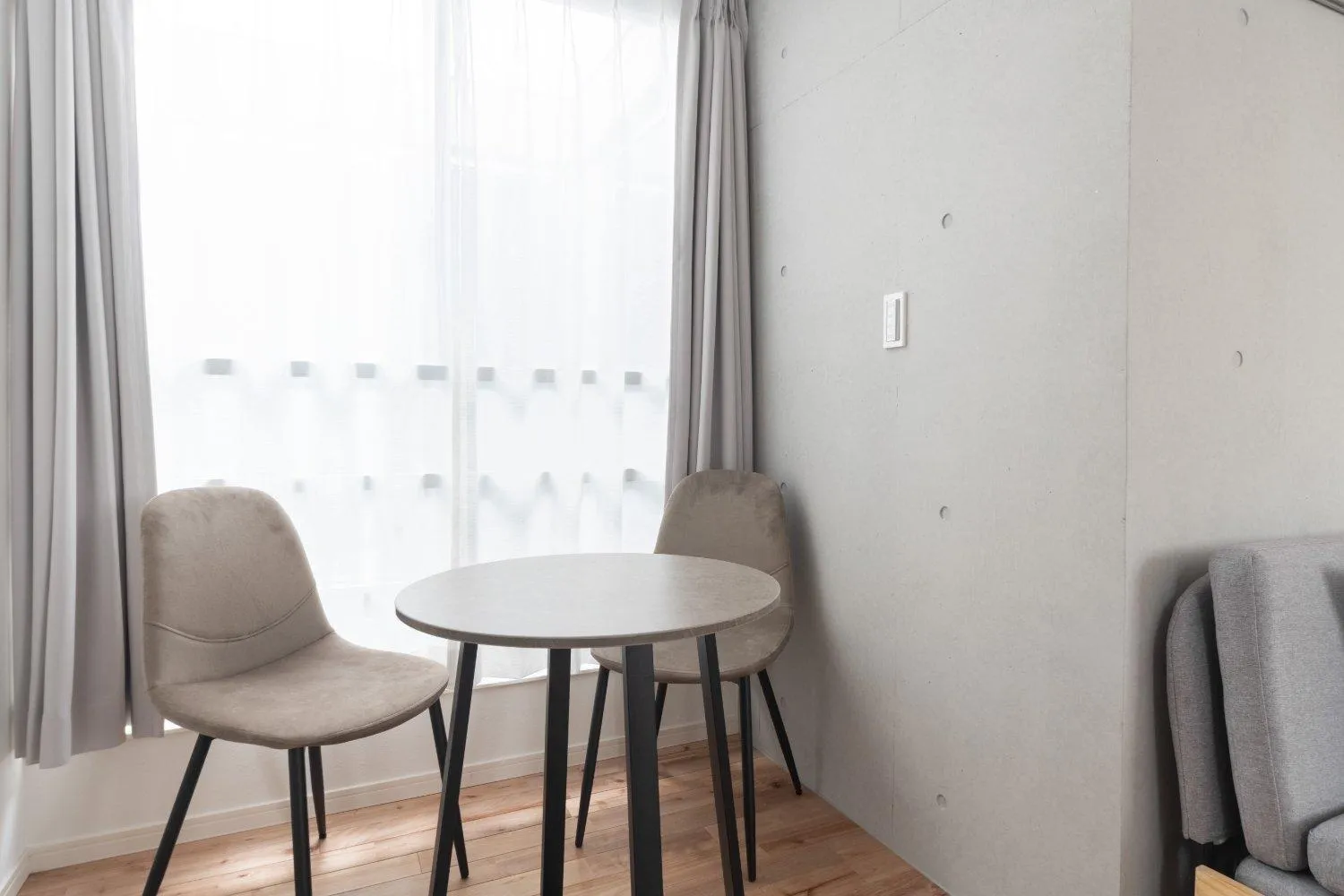 Seating area in Apiche Oji