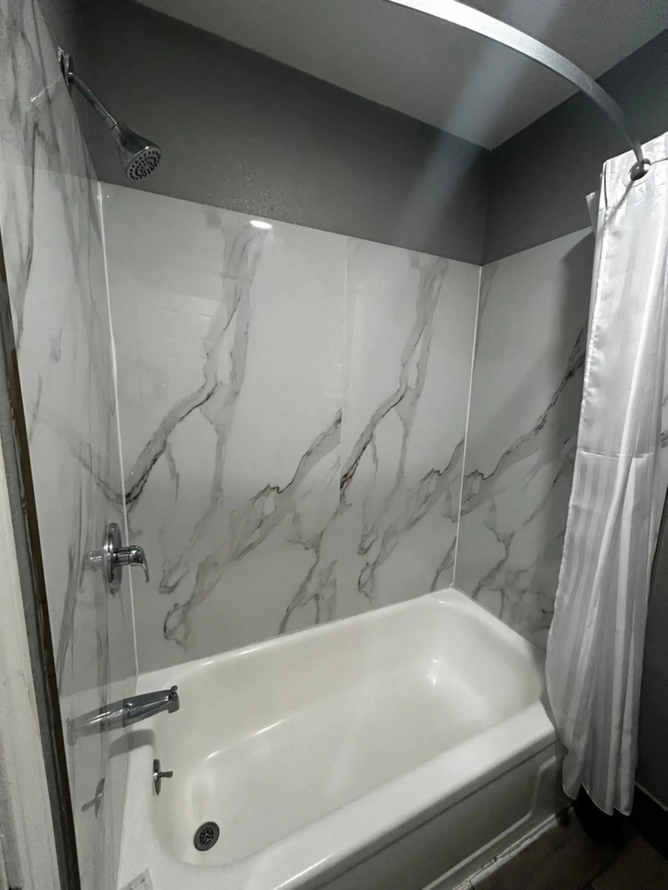 Triple Room in Coachman's Inn & Suites Triple Room in Coachman's Inn & Suites