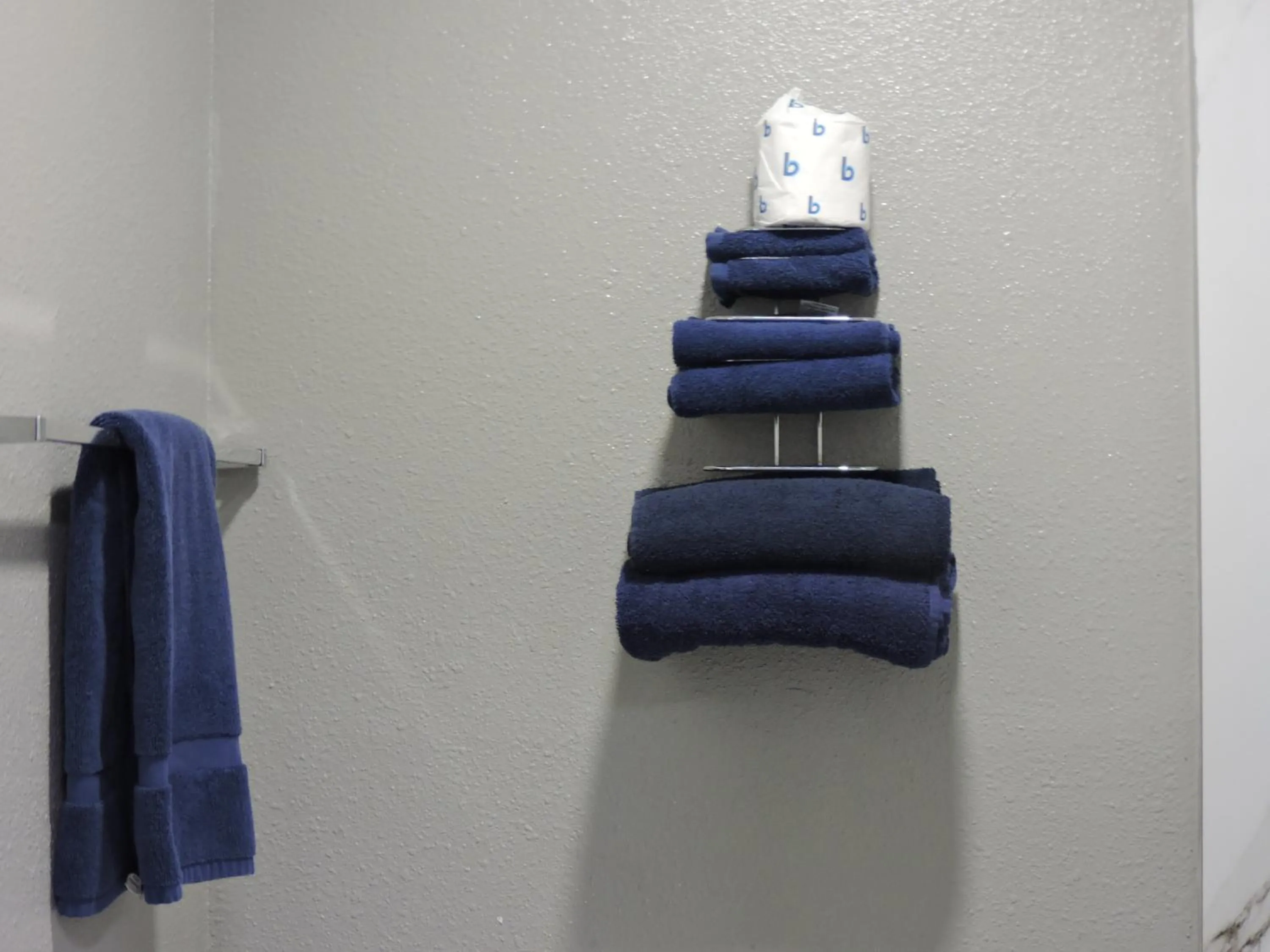 towels in Coachman's Inn & Suites
