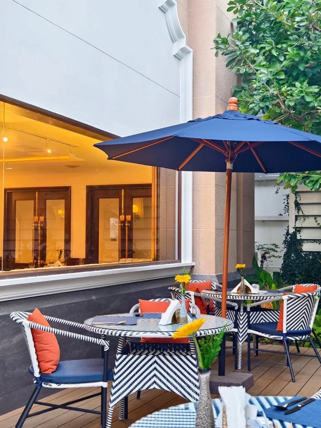 Restaurant/places to eat in CHINO@NIMMAN Luxury Boutique Hotel