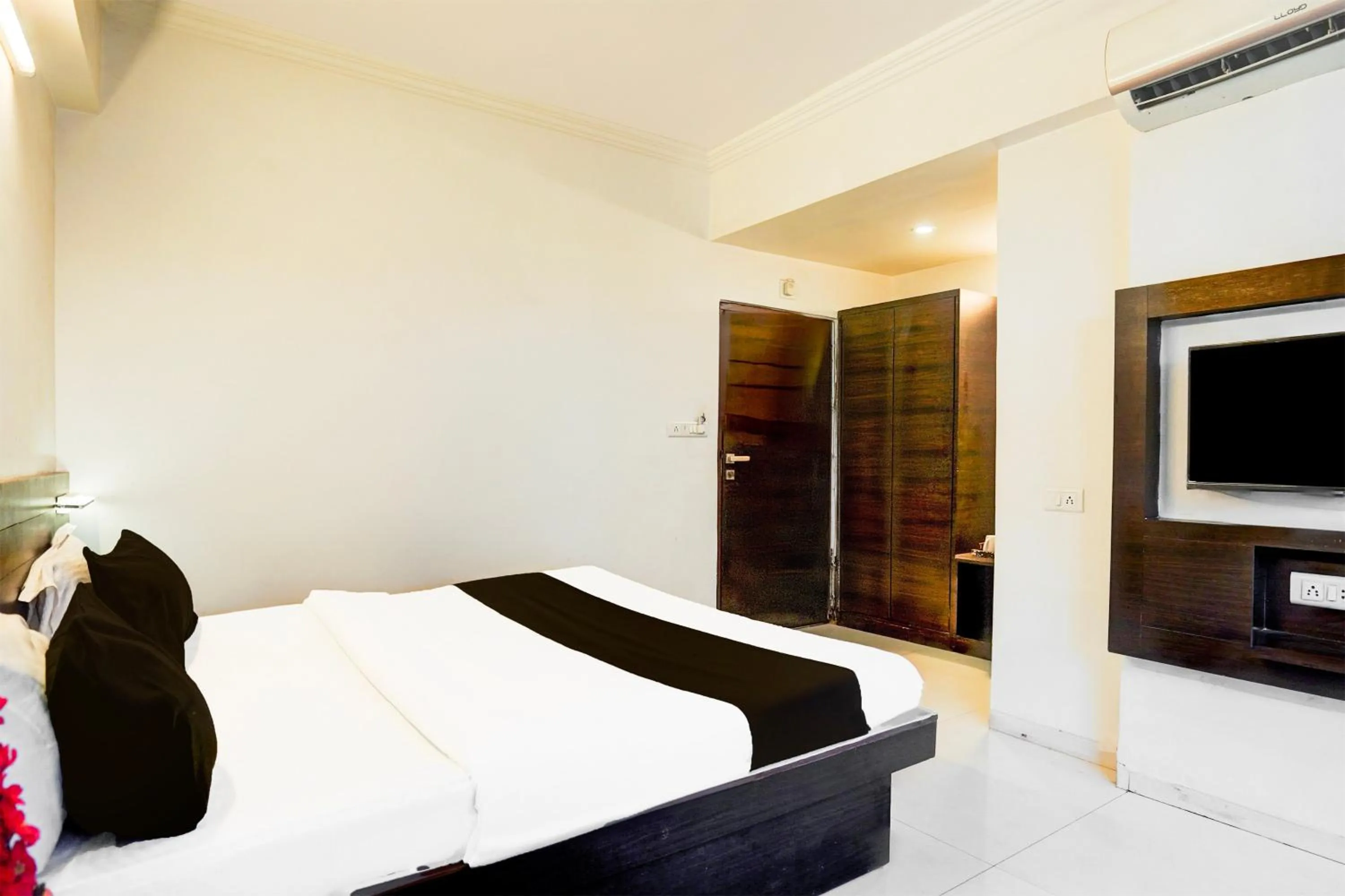 Bedroom, Bed in Super Collection O Maninagar Formerly Park Land