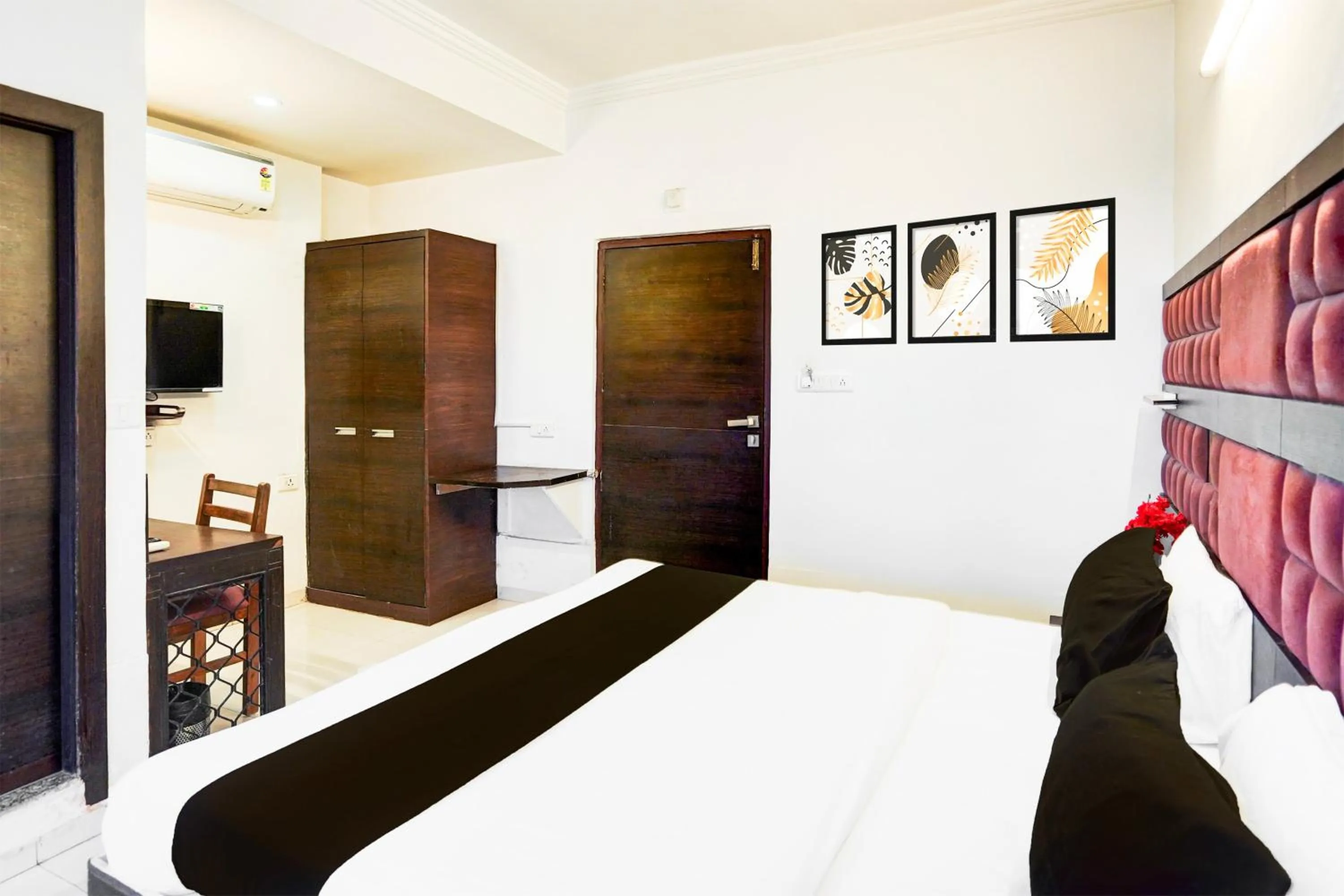 Bedroom, Bed in Super Collection O Maninagar Formerly Park Land