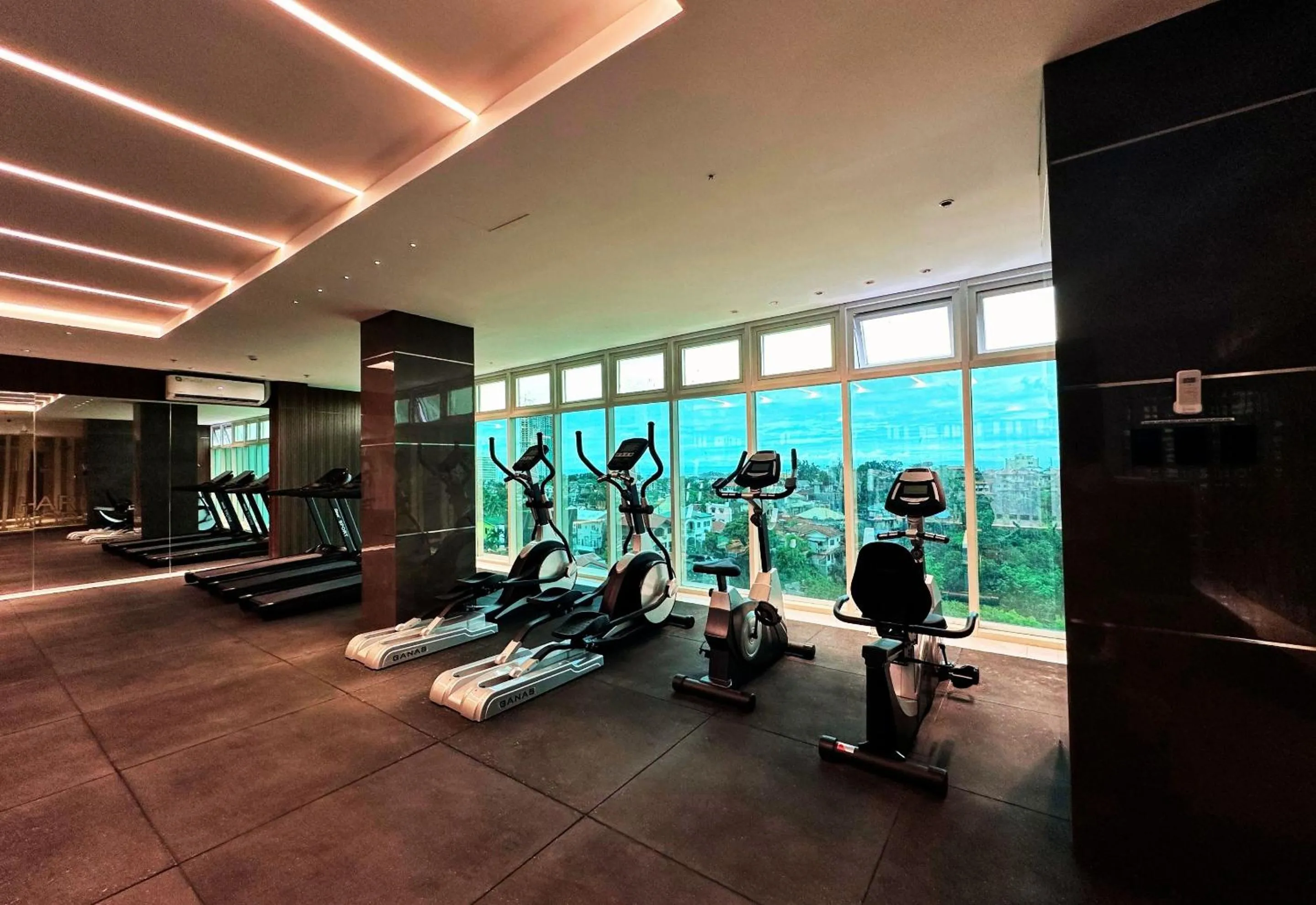 Fitness centre/facilities in Hayat Sky Towers