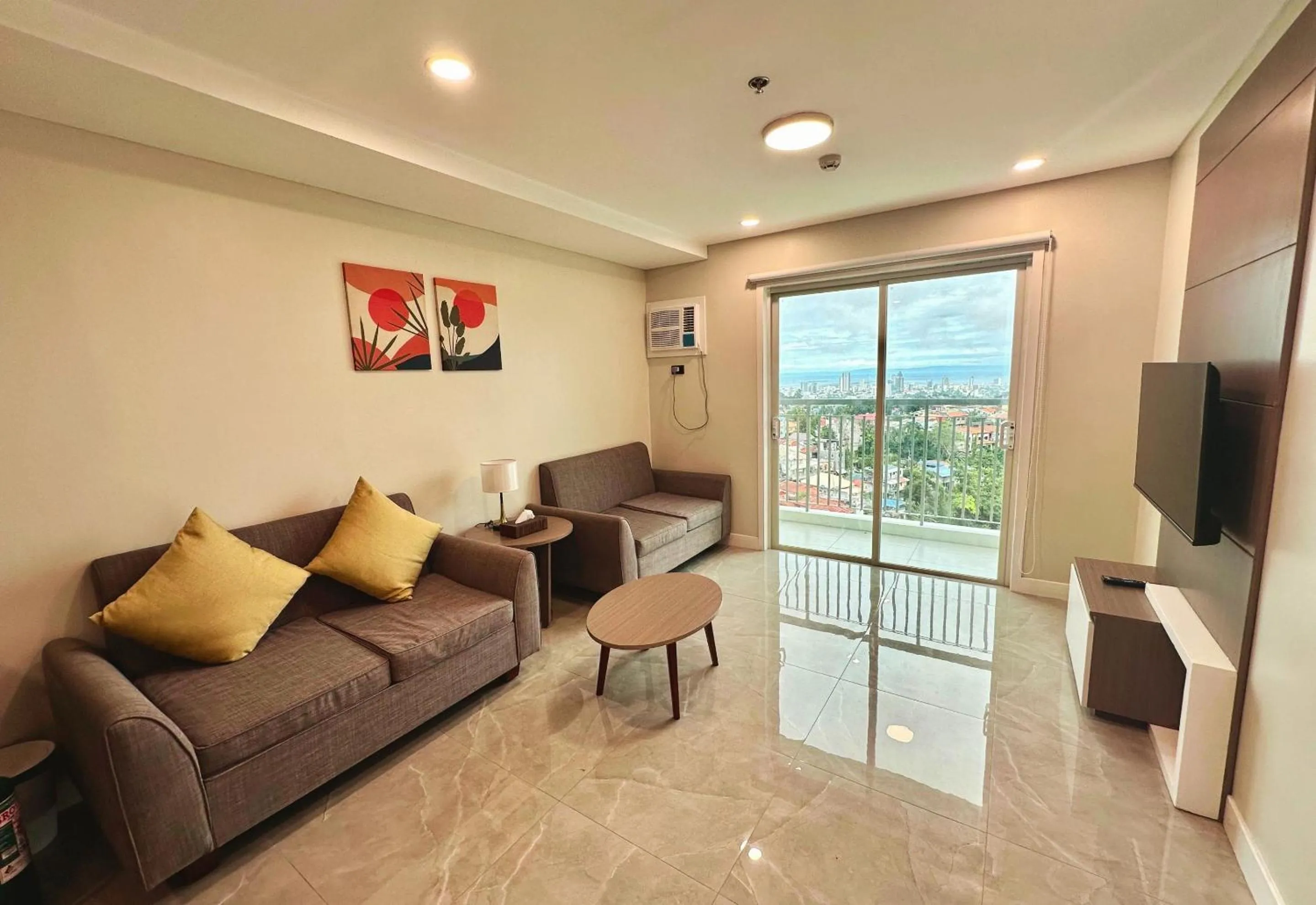 Communal lounge/ TV room in Hayat Sky Towers