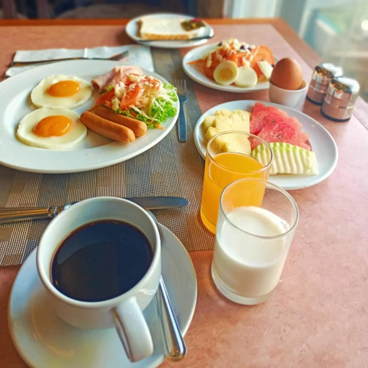 Food in Mayflower Grande Suite Hotel