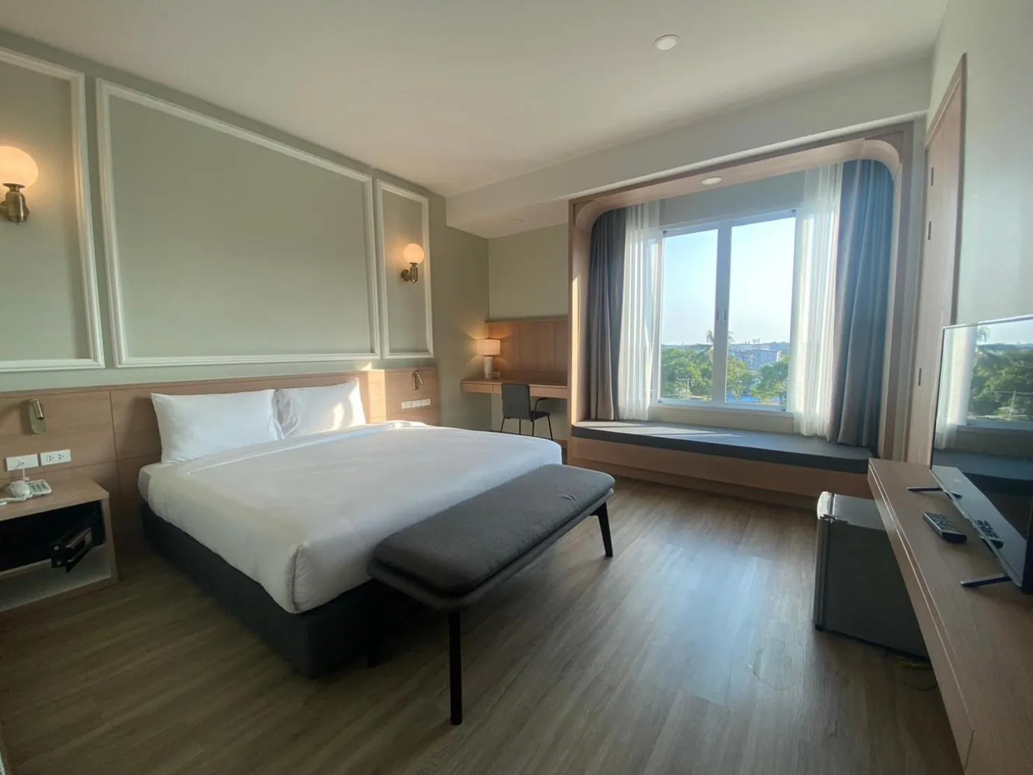 Bedroom, Bed in Mayflower Grande Suite Hotel