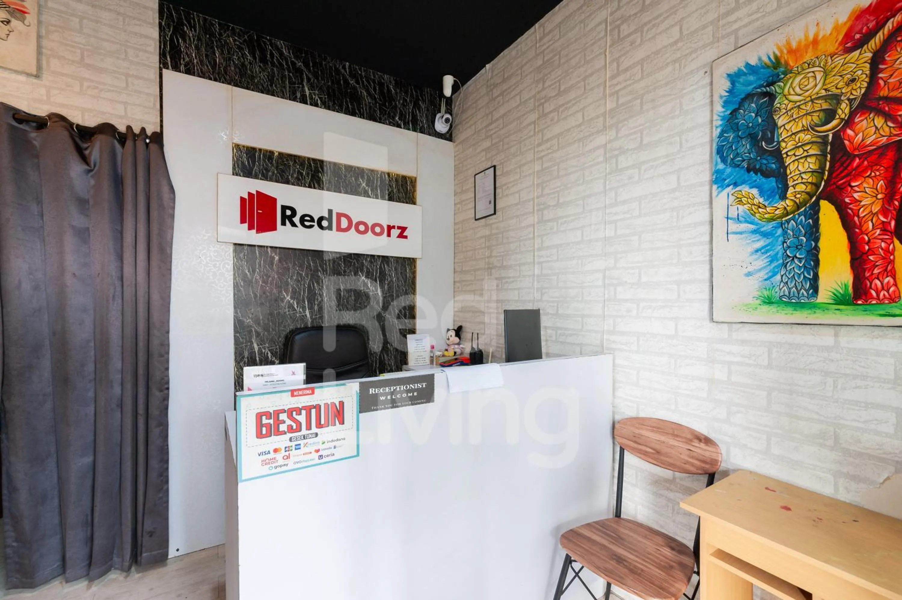 Lobby or reception in RedLiving Apartemen Green Lake View Ciputat - Aurora Rooms
