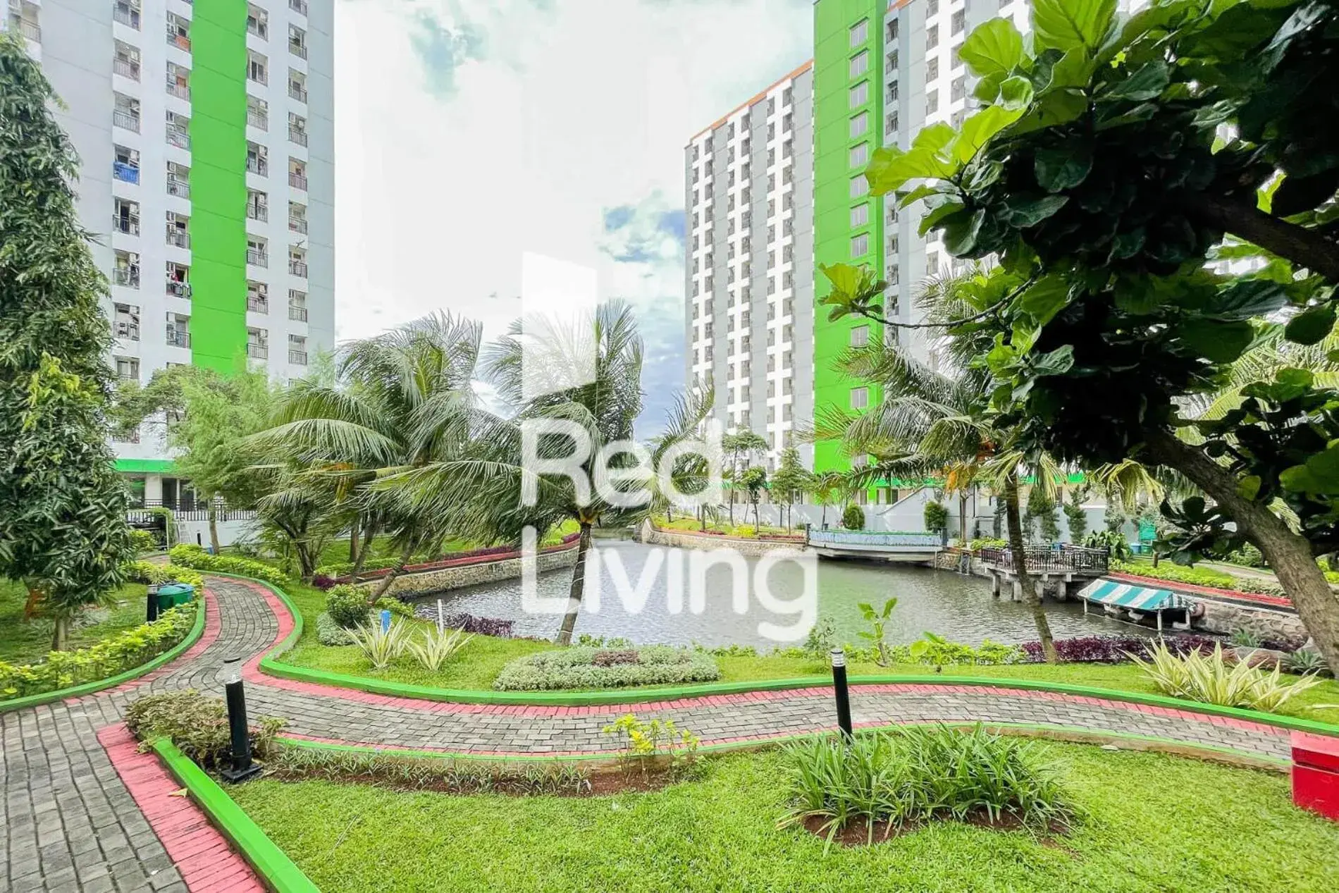 Property building in RedLiving Apartemen Green Lake View Ciputat - Aurora Rooms Property building in RedLiving Apartemen Green Lake View Ciputat - Aurora Rooms