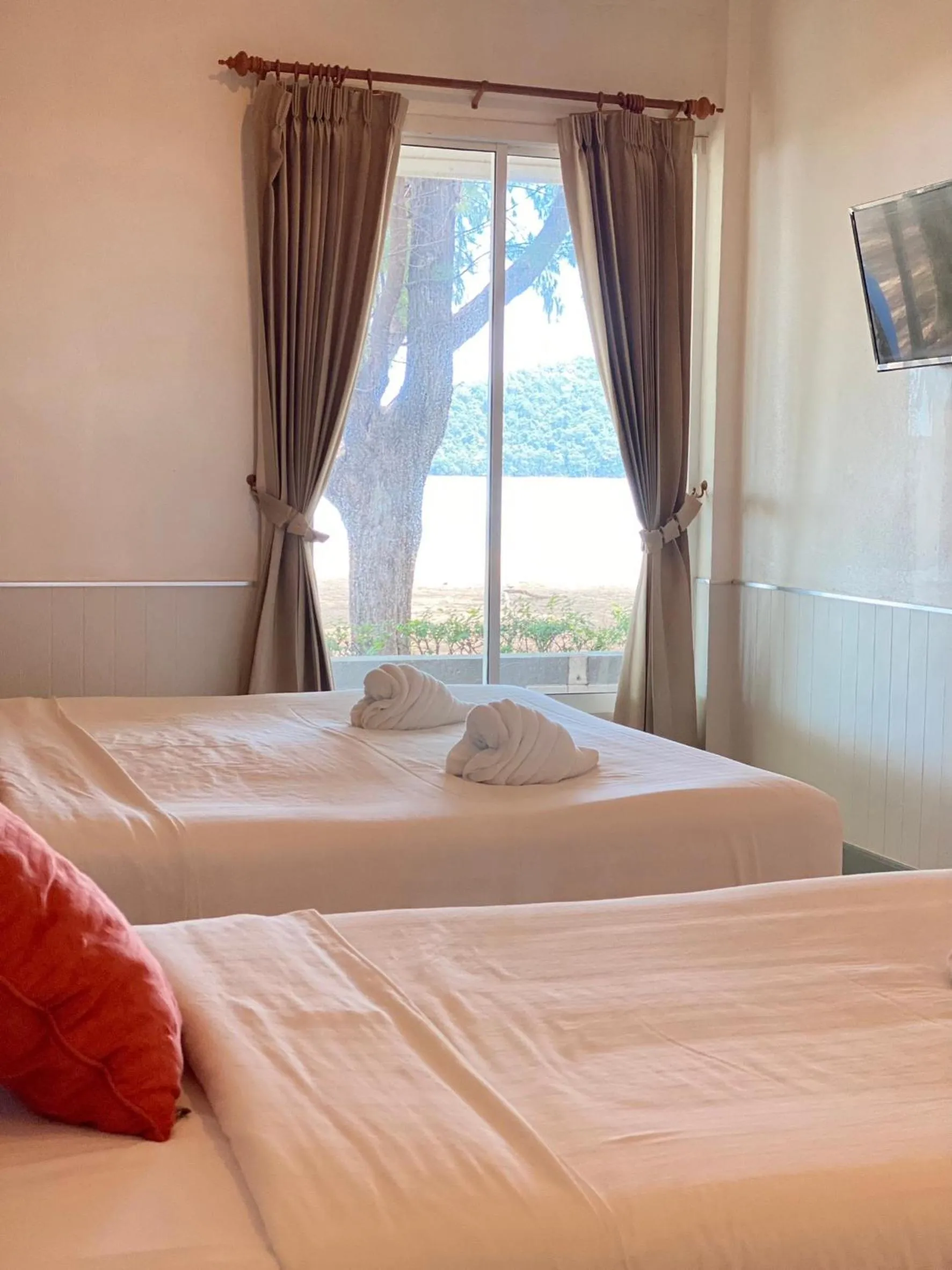 Bedroom, Bed in Laemsing Natural Beach Resort