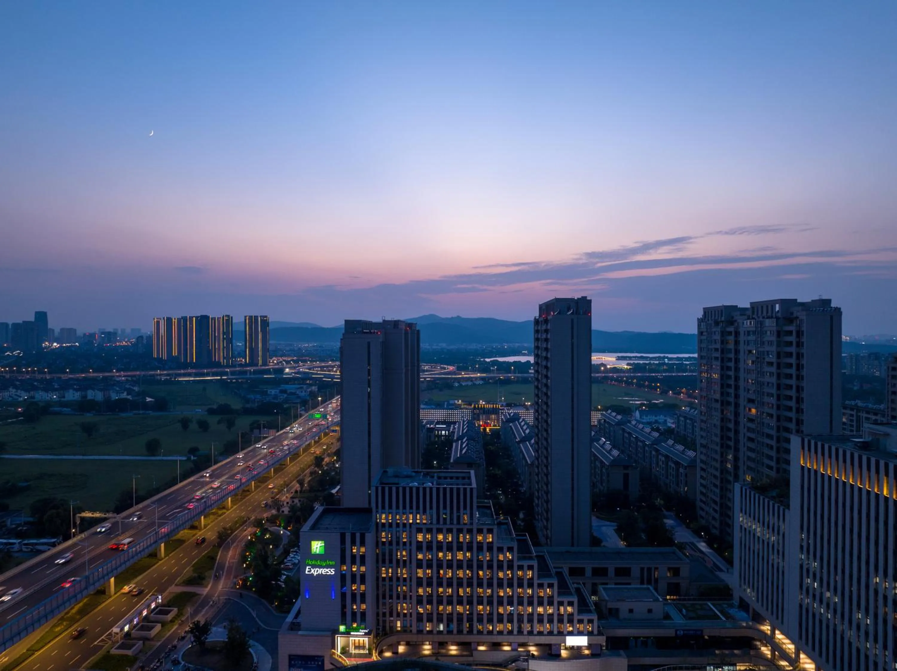 Sunset in Holiday Inn Express Suzhou Shihu University Town