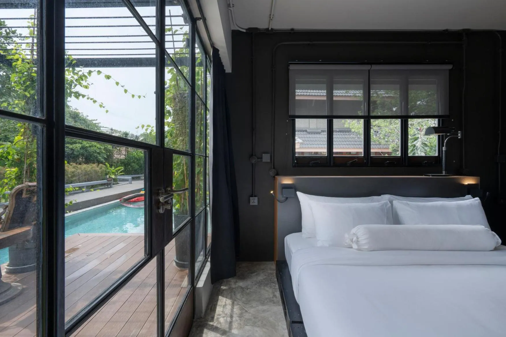 Pool view, Bed in Phrip Phri Luxury Pool Villas