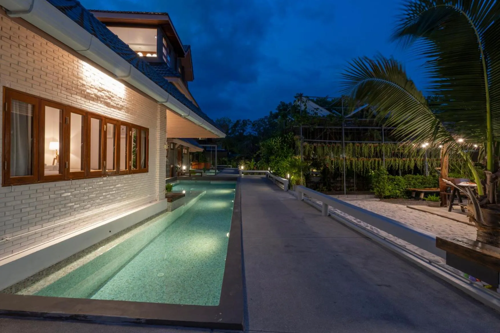 Night in Phrip Phri Luxury Pool Villas