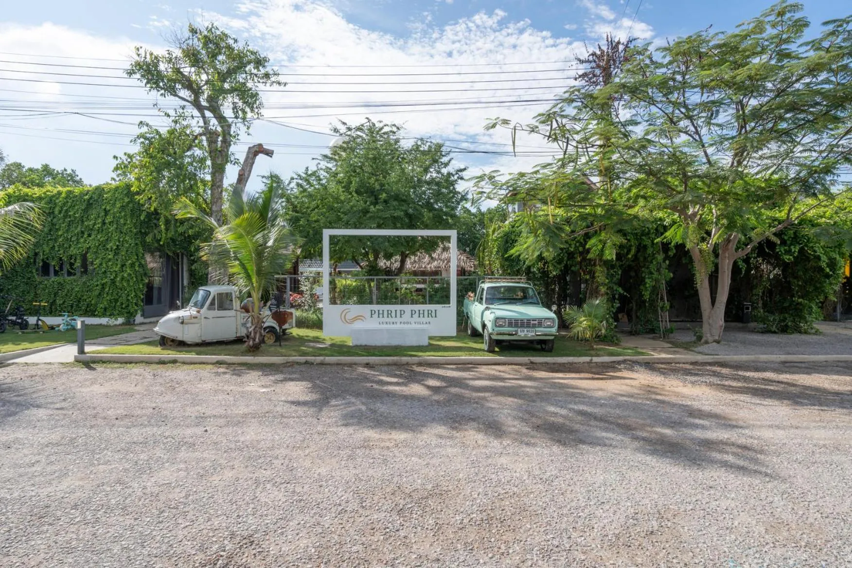 Parking in Phrip Phri Luxury Pool Villas