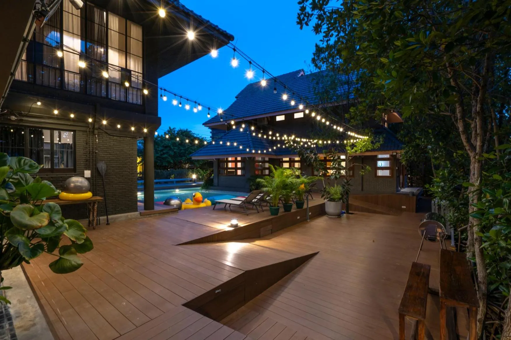 Night in Phrip Phri Luxury Pool Villas