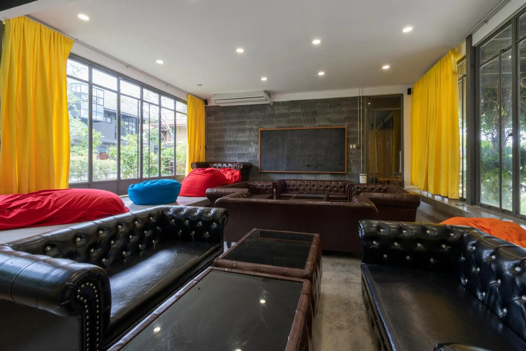 Living room in Phrip Phri Luxury Pool Villas