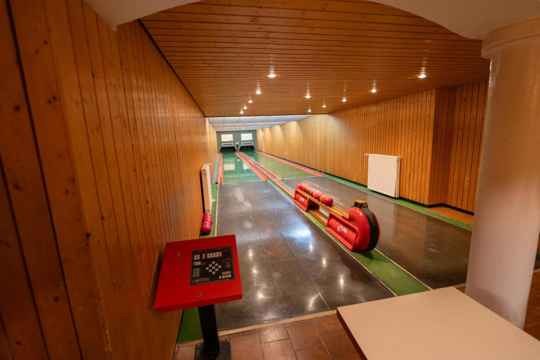 Evening entertainment in Hotel National