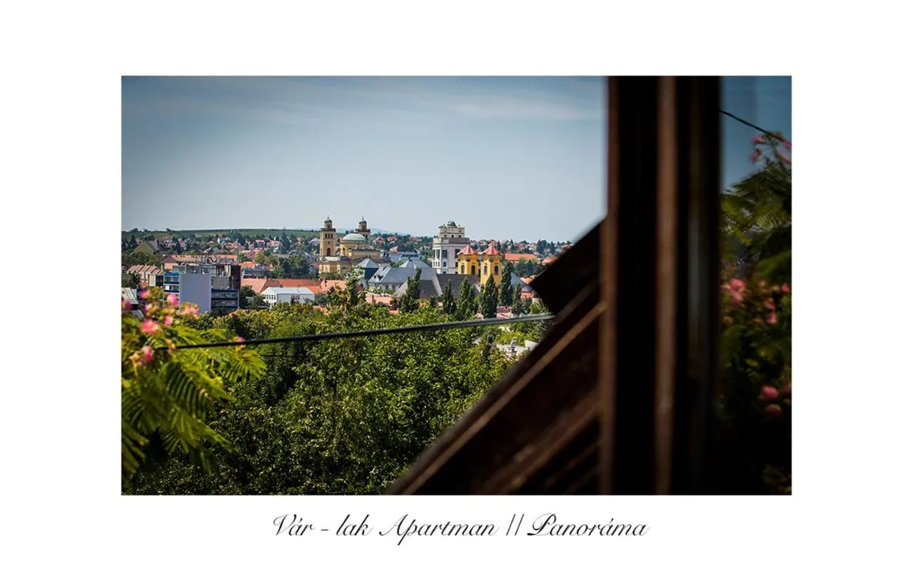 Apartment with Balcony in Vár-Lak Apartman