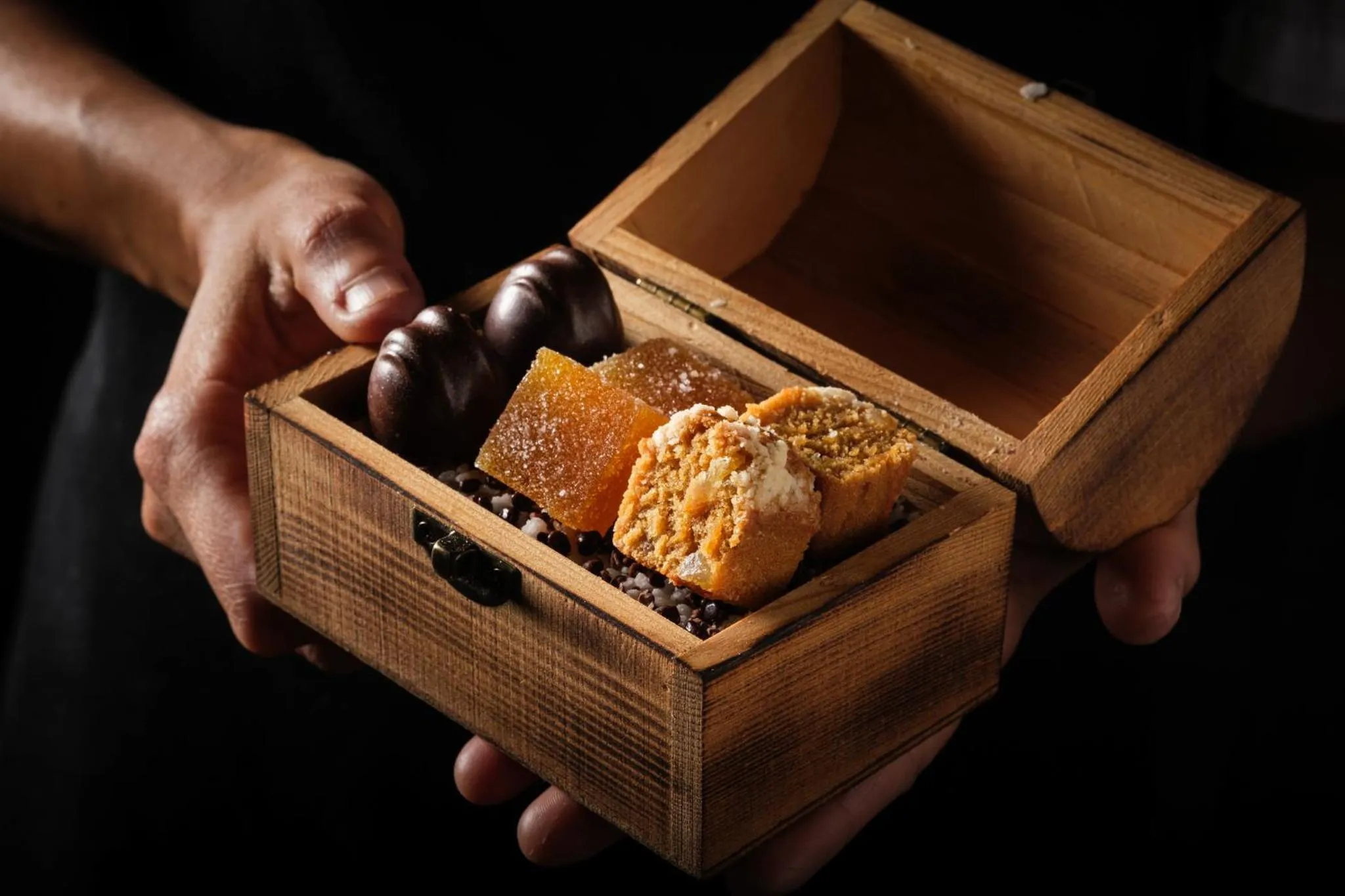 Restaurant/places to eat in Hotel Indigo Grand Cayman by IHG