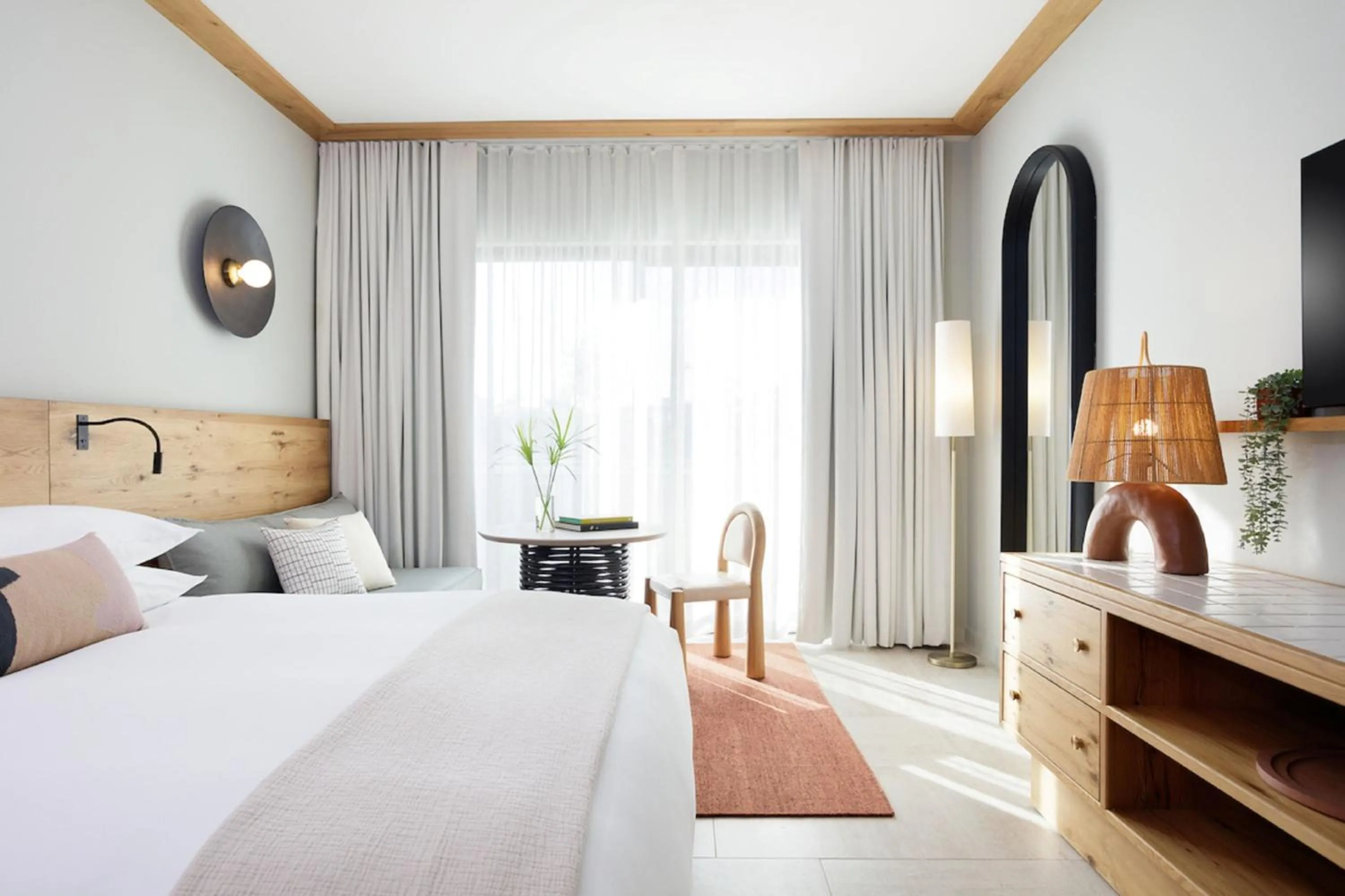 Photo of the whole room, Bed in Hotel Indigo Grand Cayman by IHG