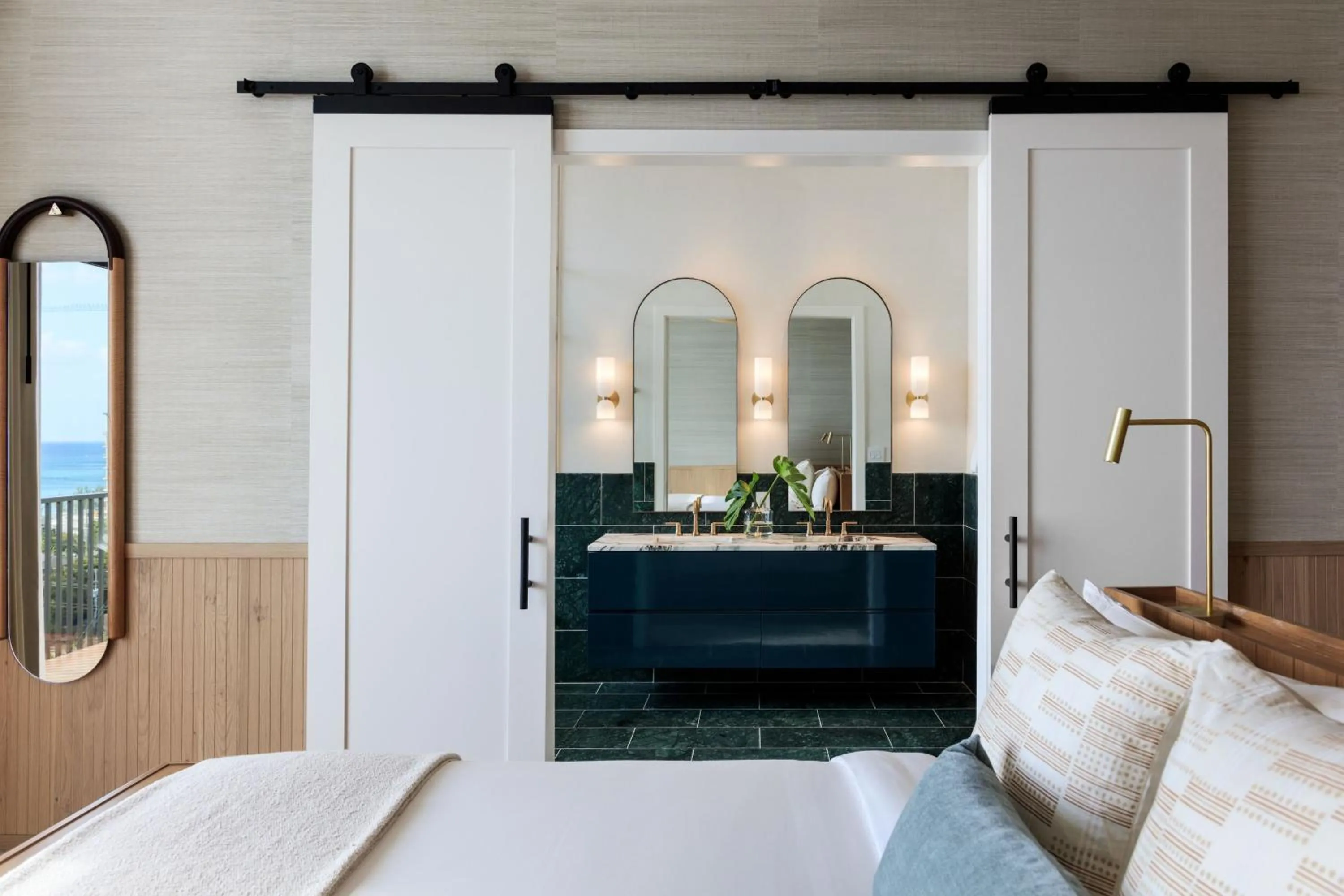 Photo of the whole room, Bed in Hotel Indigo Grand Cayman by IHG